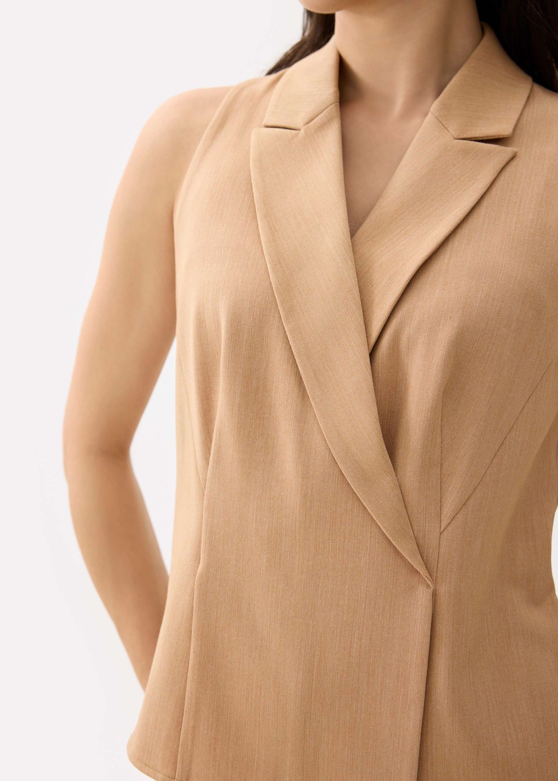 Juni Sleeveless Blazer Top - Image 21