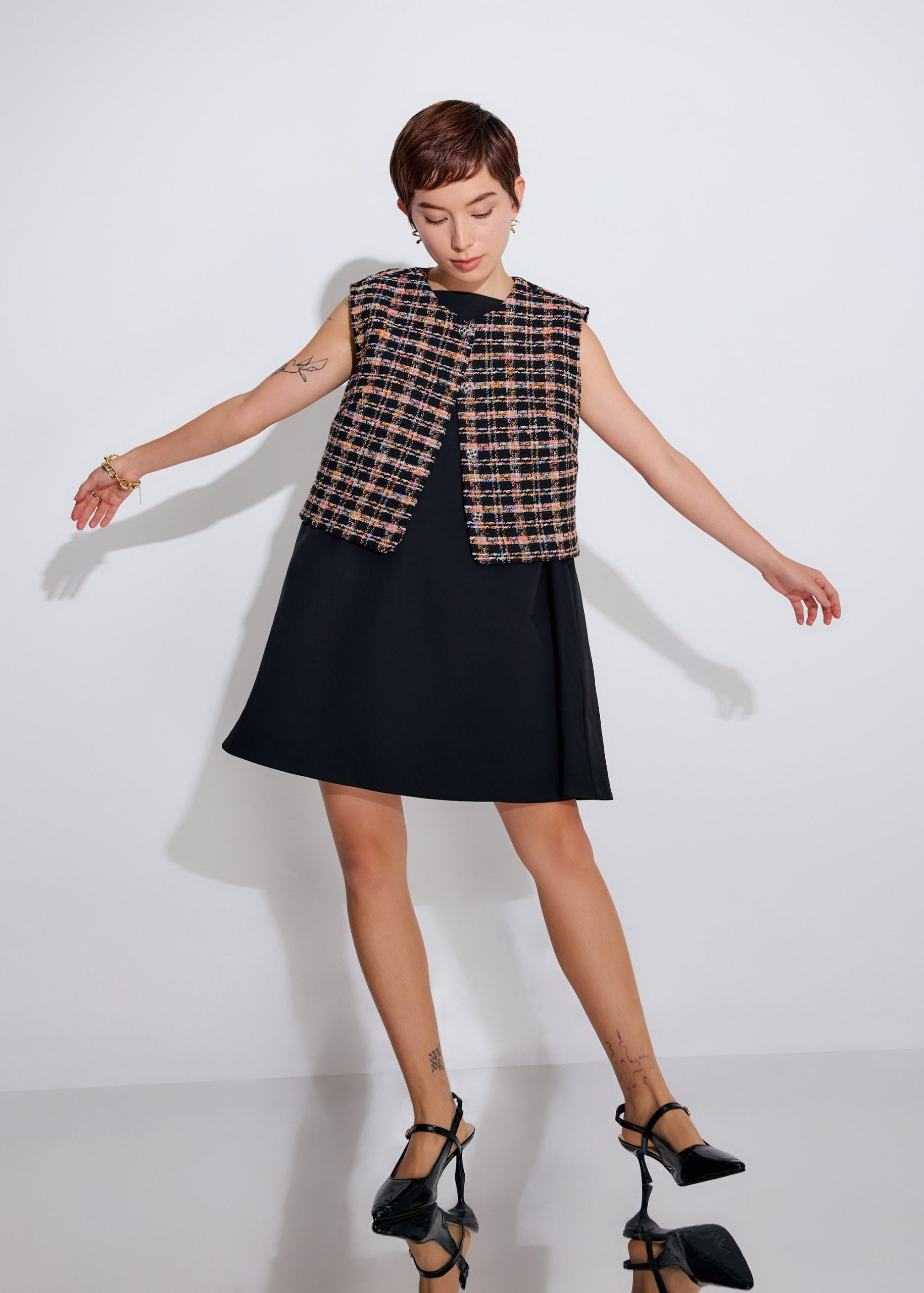 Relaxed Tweed Round Neck Button Down Vest - Image 6