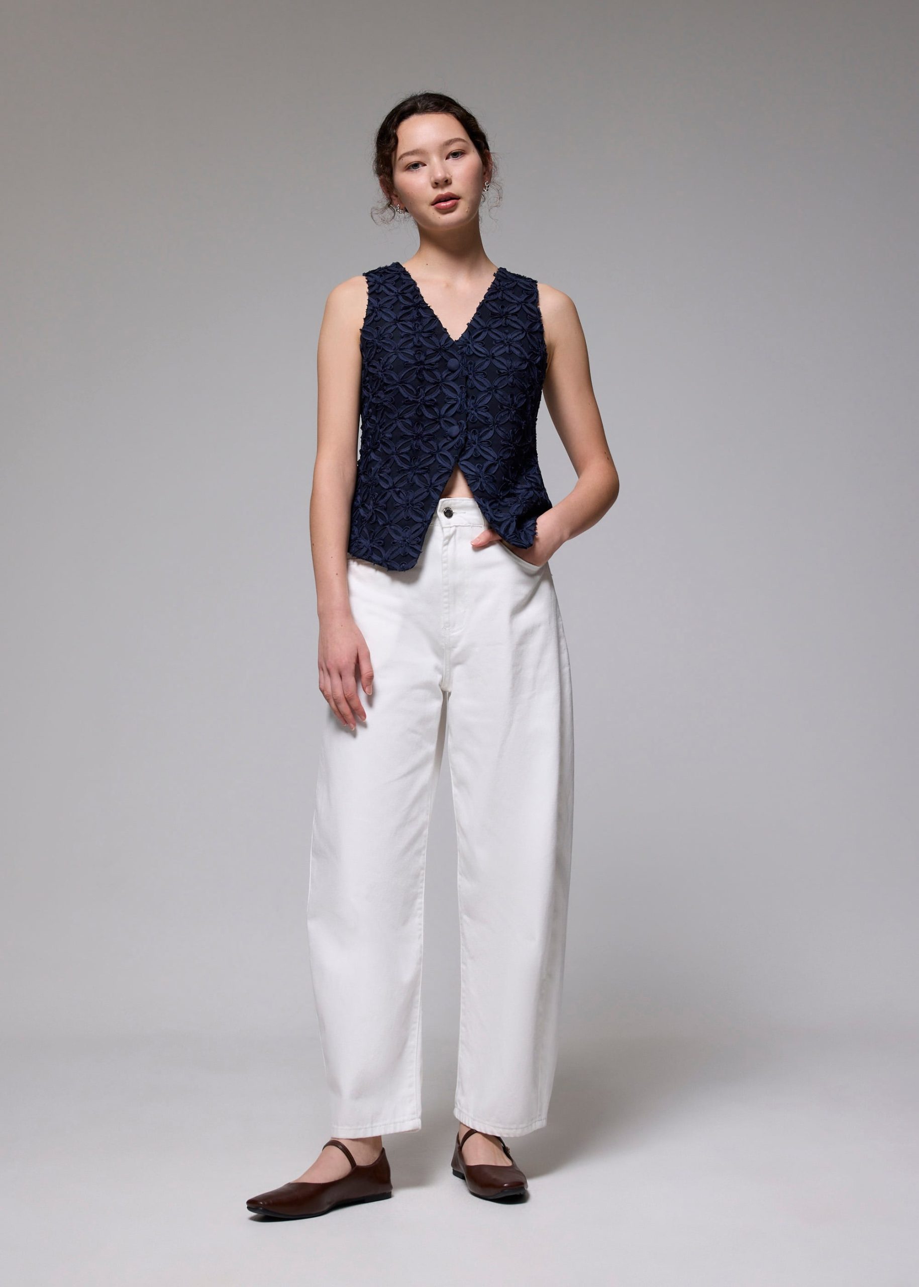 Lace Contrast V-neck Vest - Image 14
