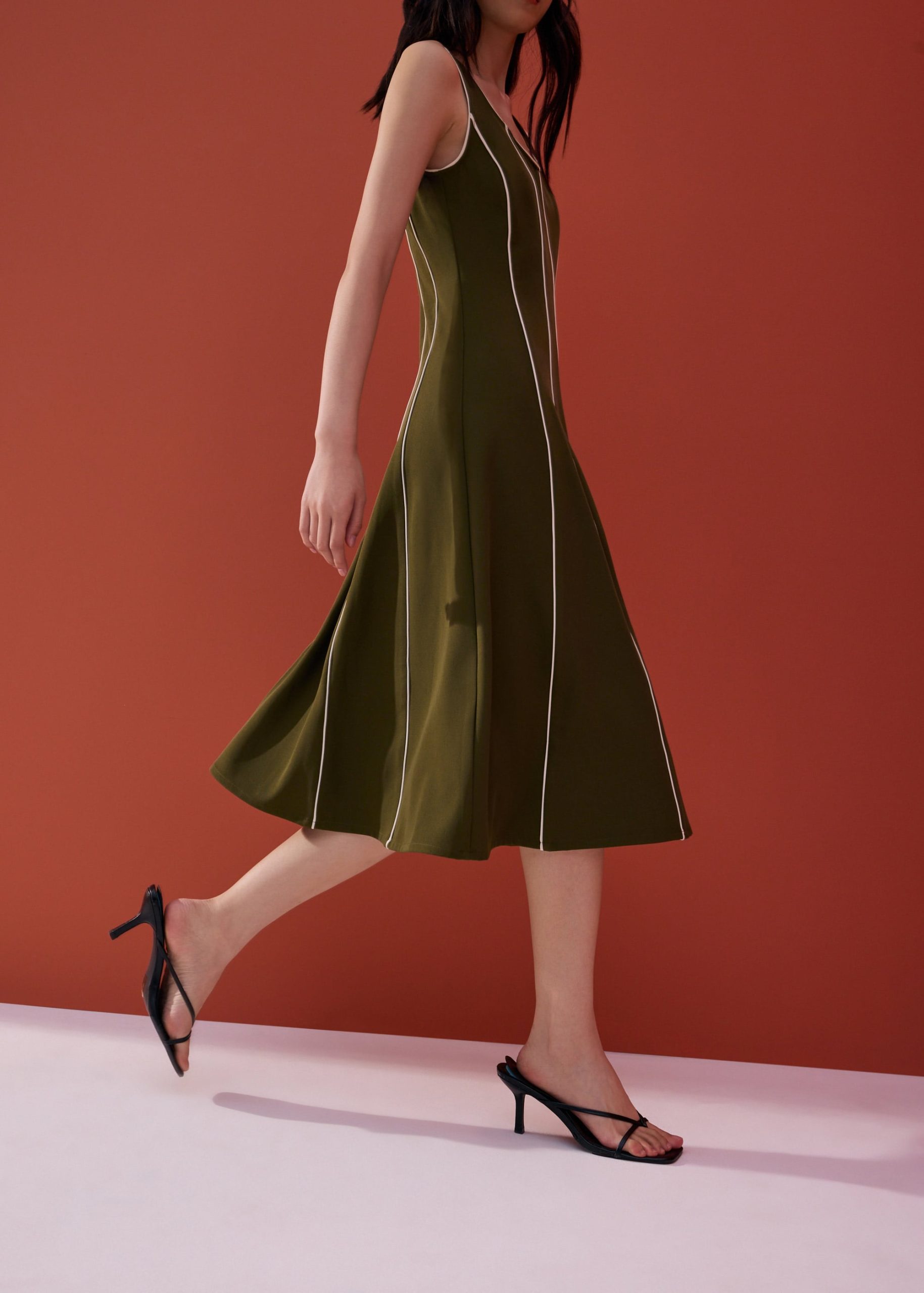 Contrast Colour Panelled V-neck Fit & Flare Midi Dress - Image 8