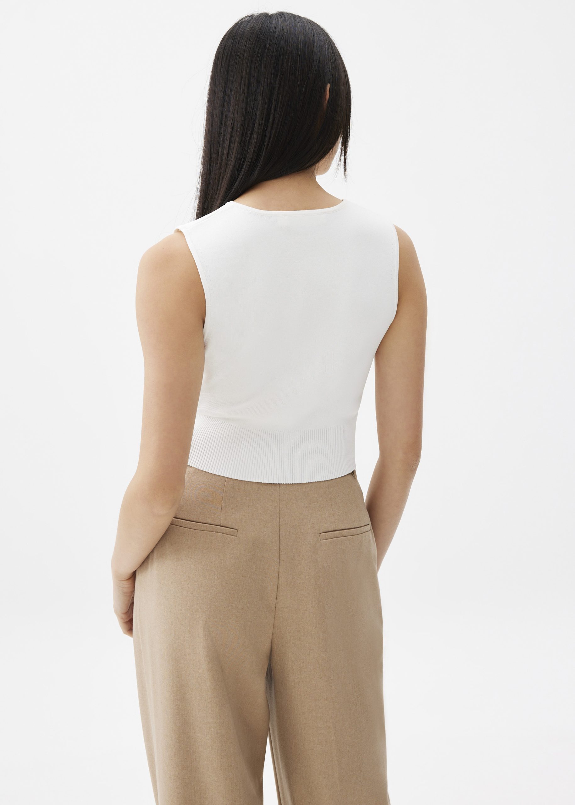 Sree Knit V-neck Crop Top - Image 10