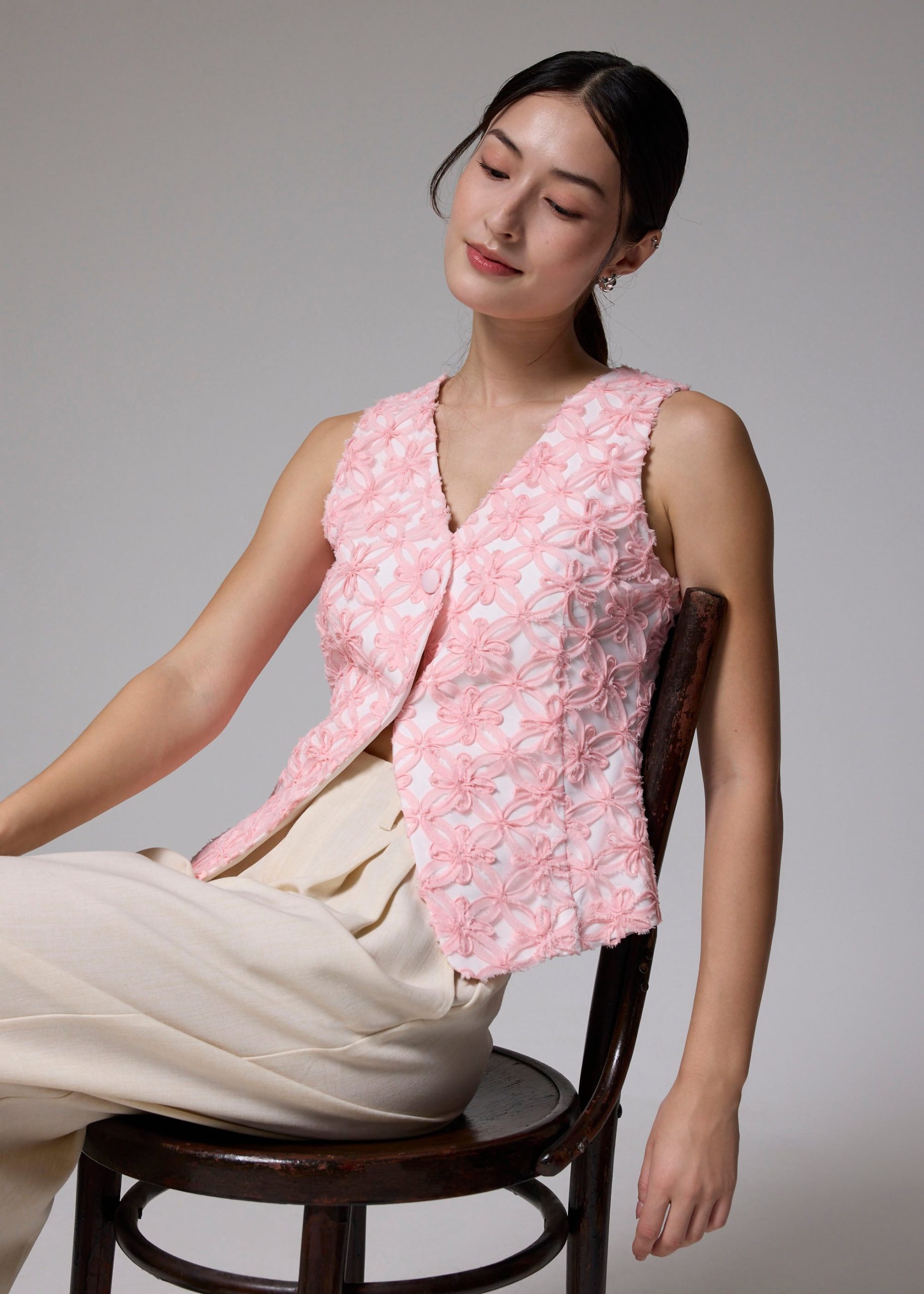 Lace Contrast V-neck Vest - Image 5