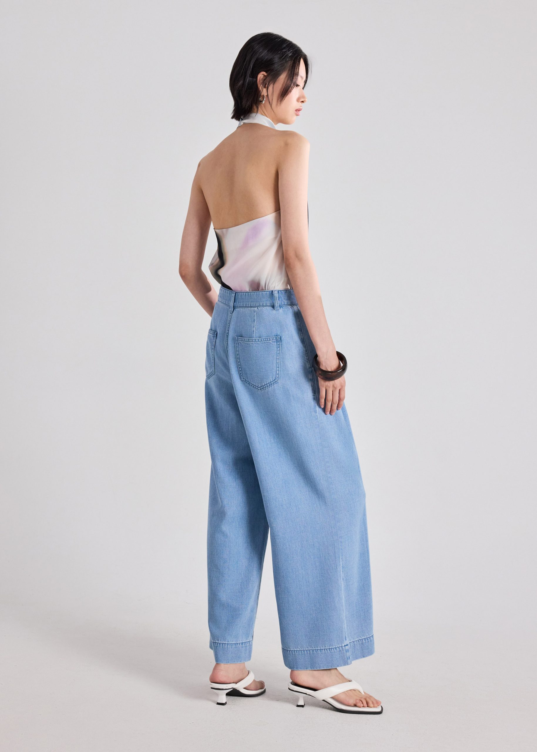 Pleated Wide Leg Jeans - Image 10