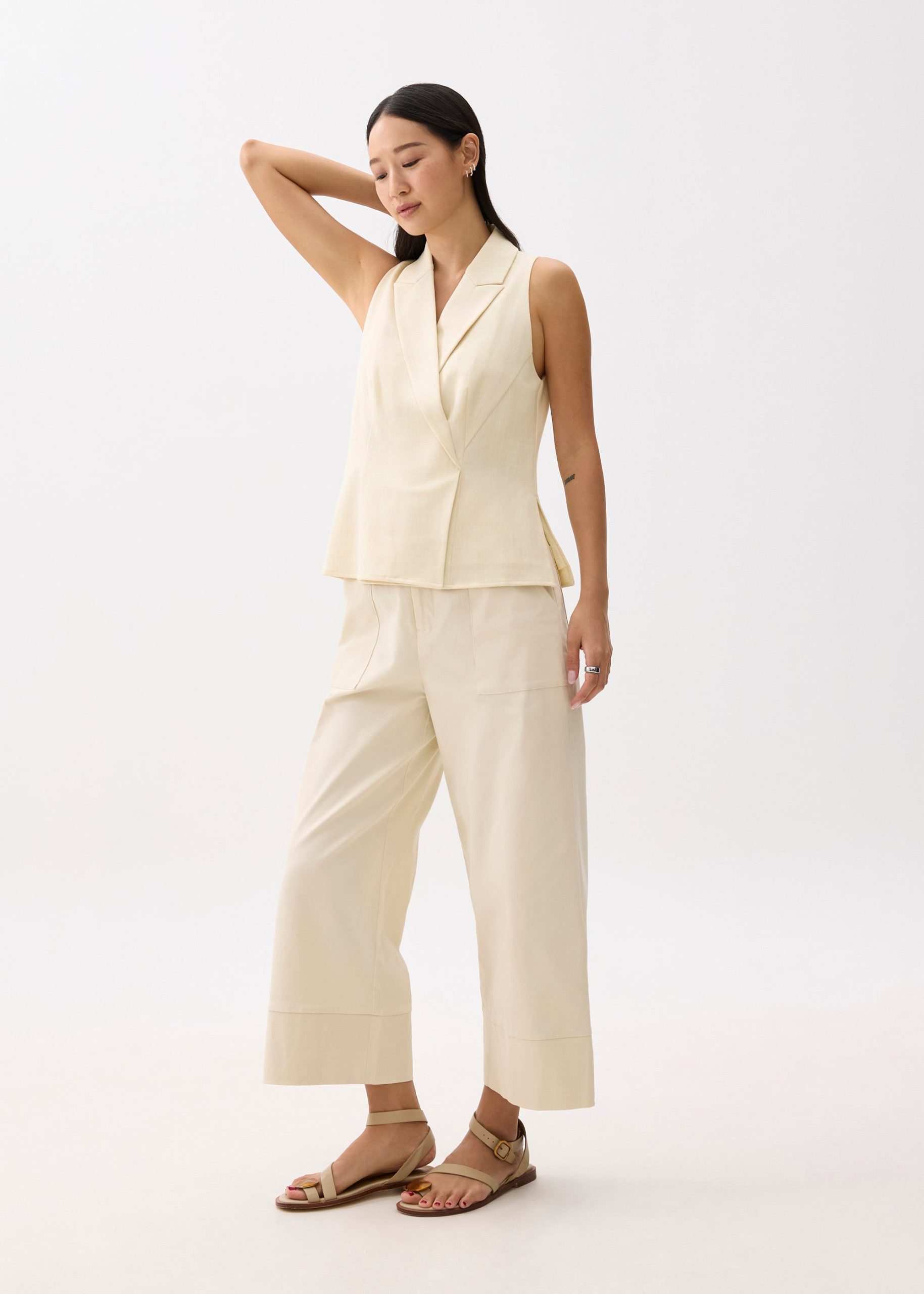 Juni Sleeveless Blazer Top - Image 14