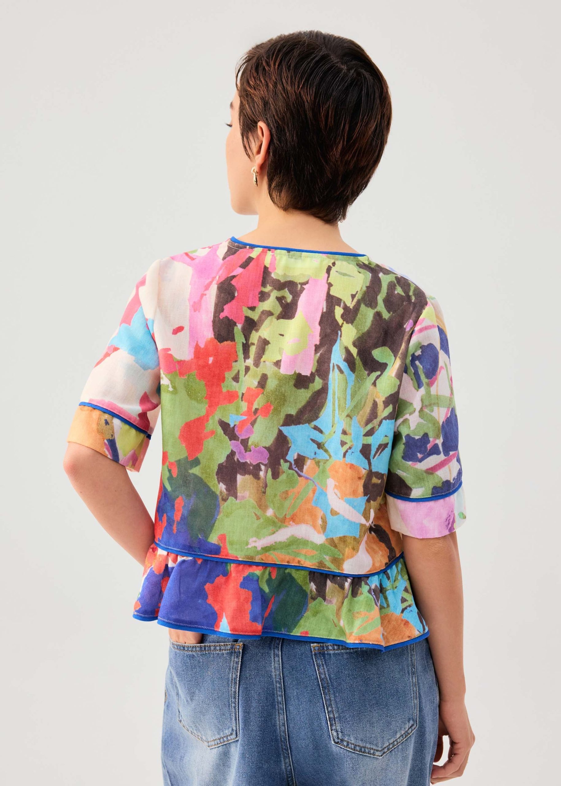 V-neck Boxy Peplum Top in Vivid Blooms - Image 4