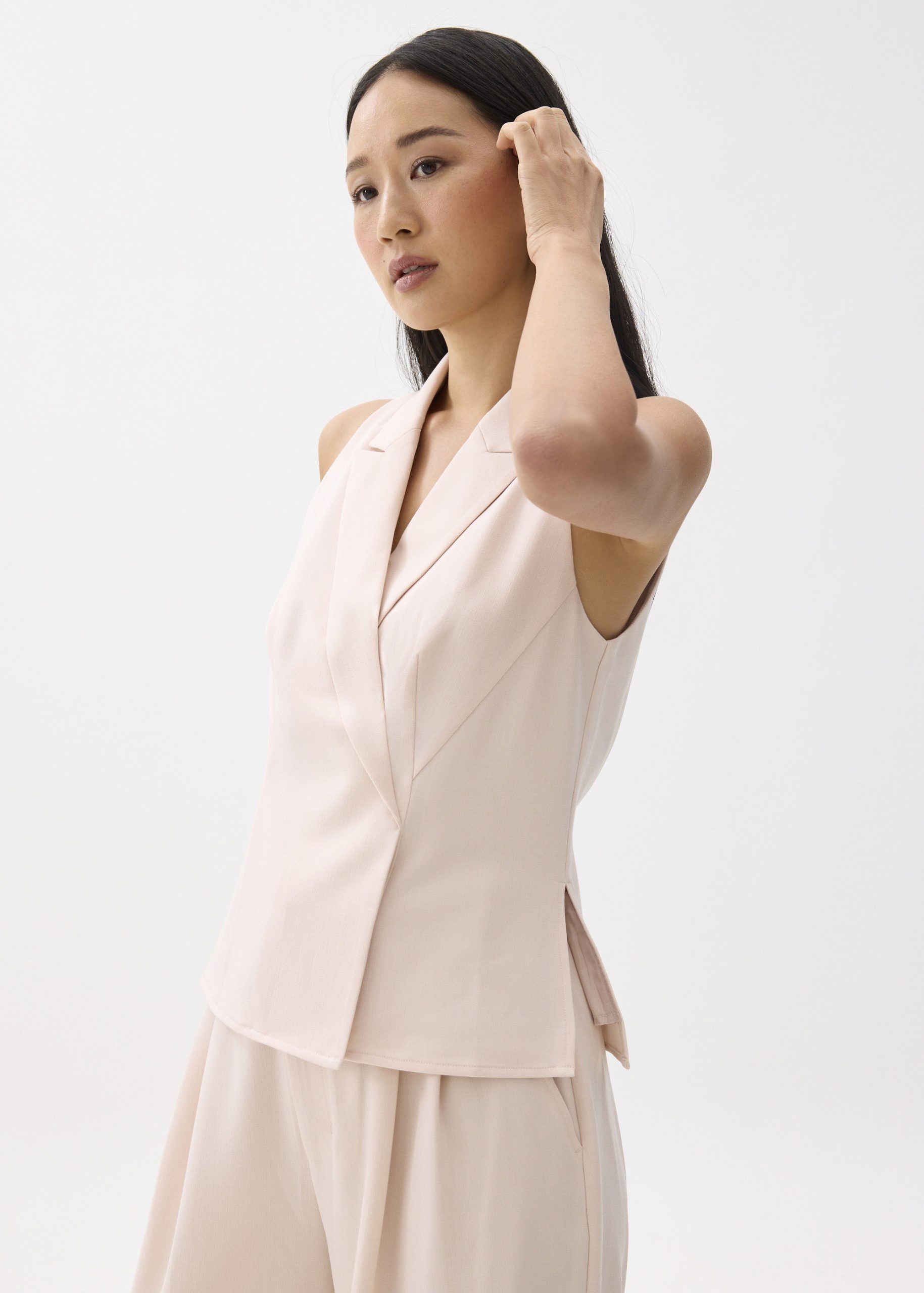 Juni Sleeveless Blazer Top - Image 2