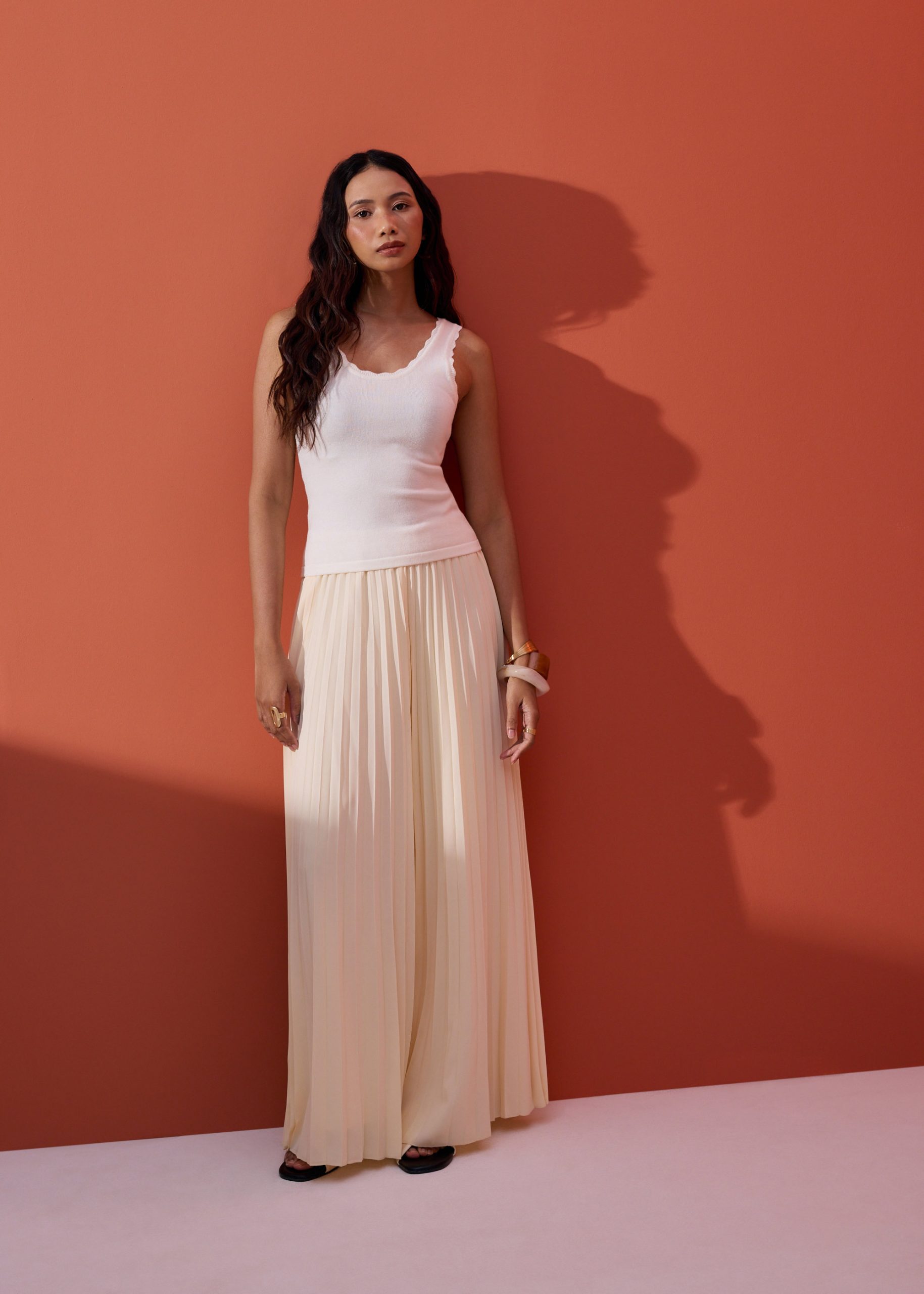 Rue Knit Scoop Neck Scallop Edge Tank Top - Image 9