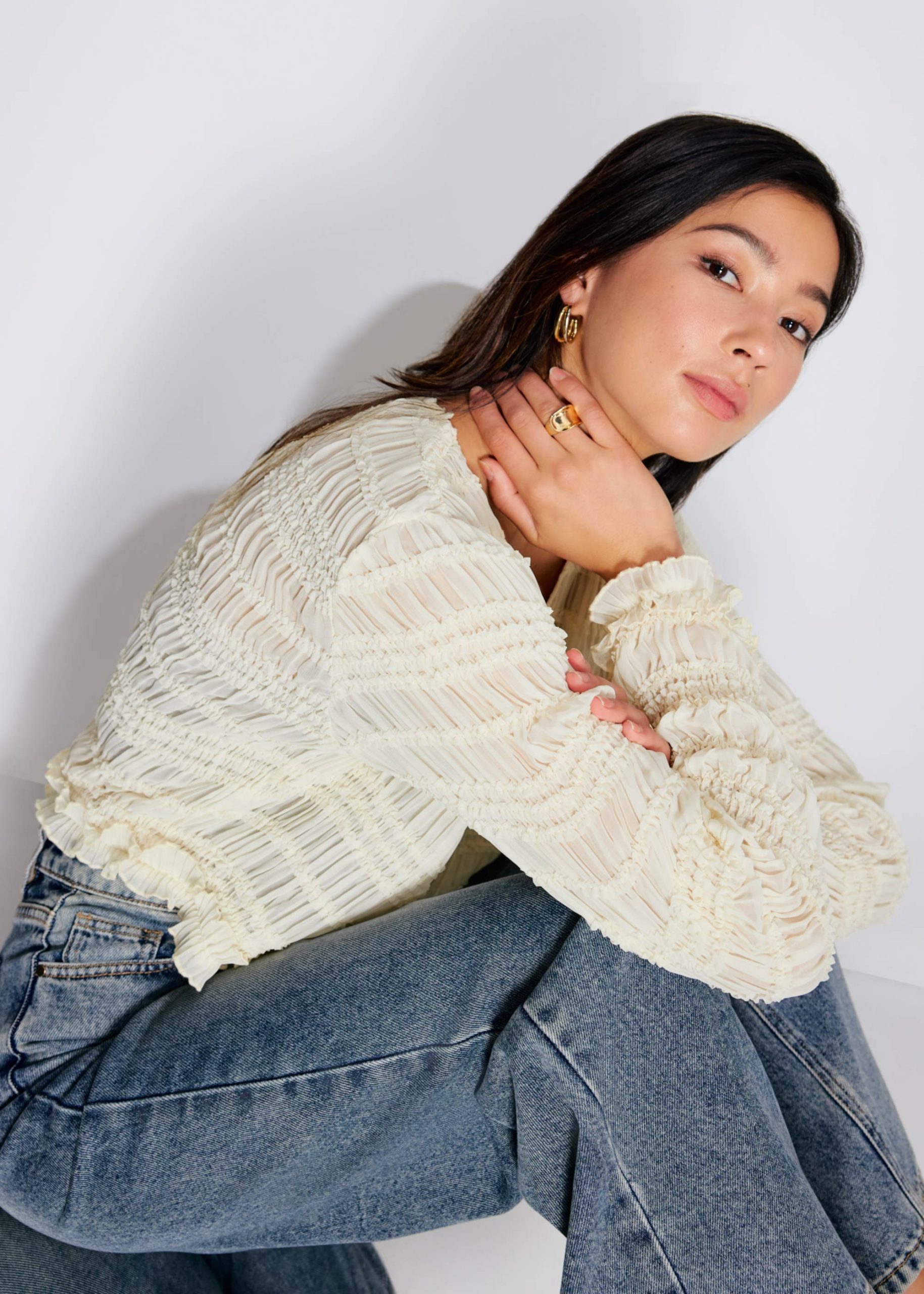 Crinkled Round Neck Crop Cardigan - Image 9
