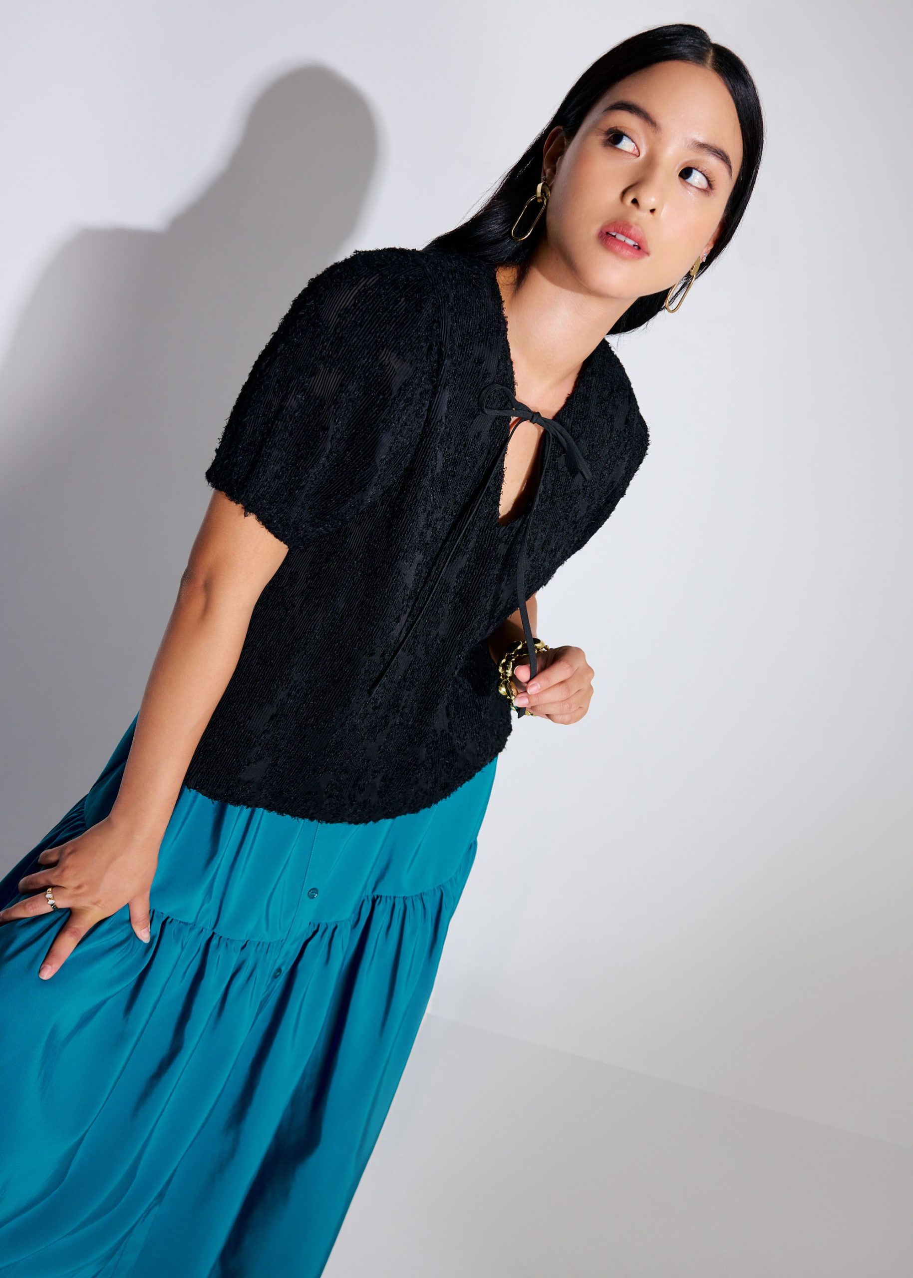 Textured Plisse Front Tie Puff Sleeve Shell Top - Image 3