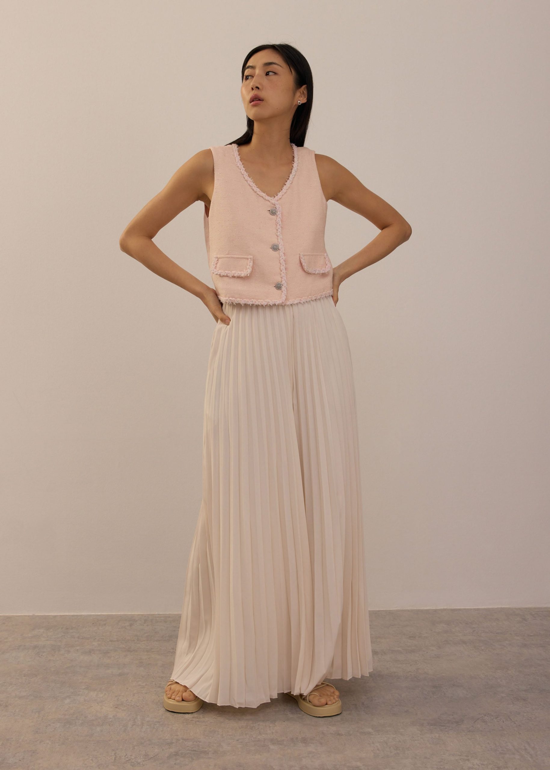 Tweed V-Neck Boxy Crop Vest - Image 12