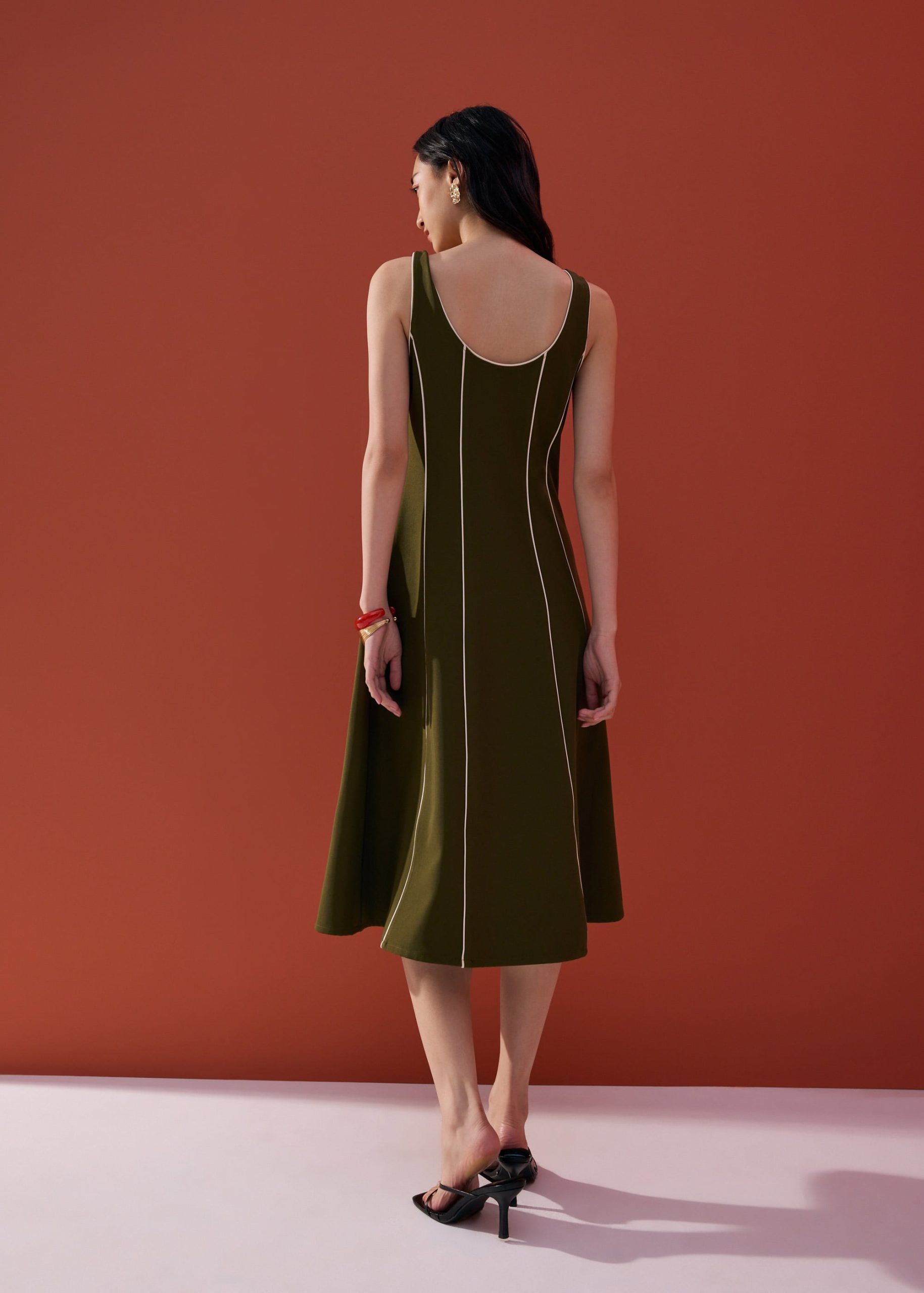 Contrast Colour Panelled V-neck Fit & Flare Midi Dress - Image 11