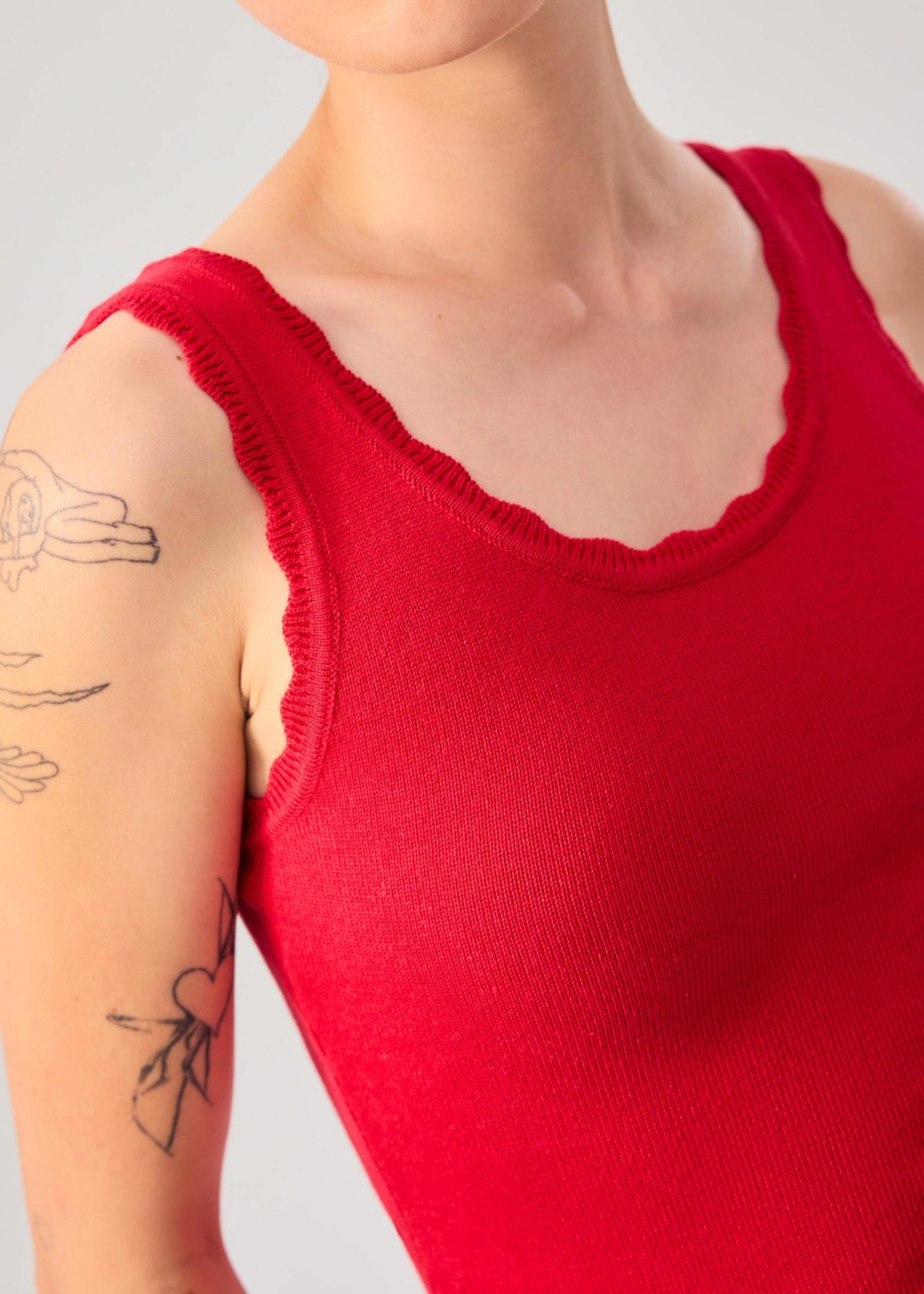 Rue Knit Scoop Neck Scallop Edge Tank Top - Image 25