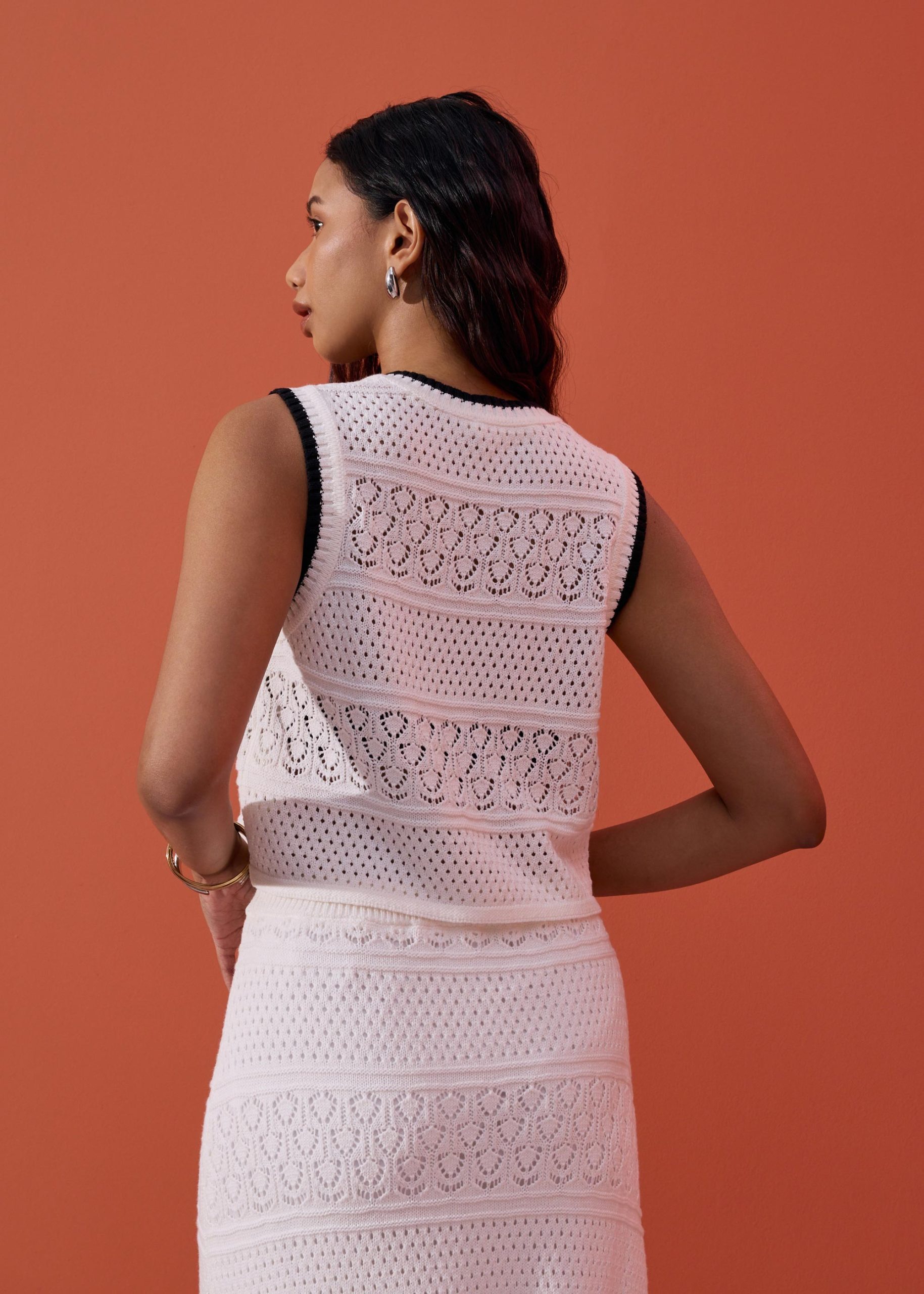 Pointelle Contrast Knit V-neck Crop Shell Top - Image 3