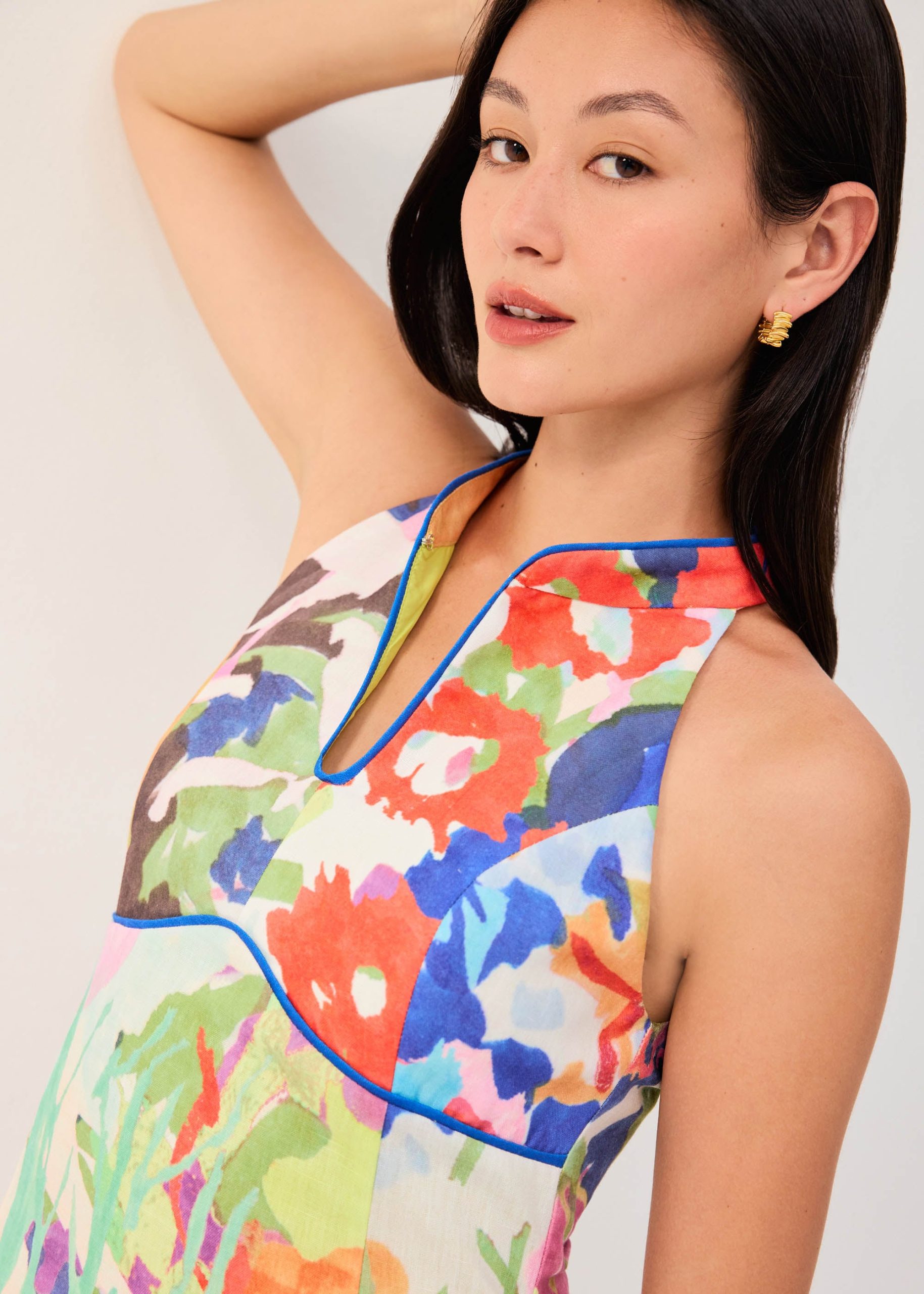 Side Slit Column Midaxi Cheongsam in Vivid Blooms - Image 2