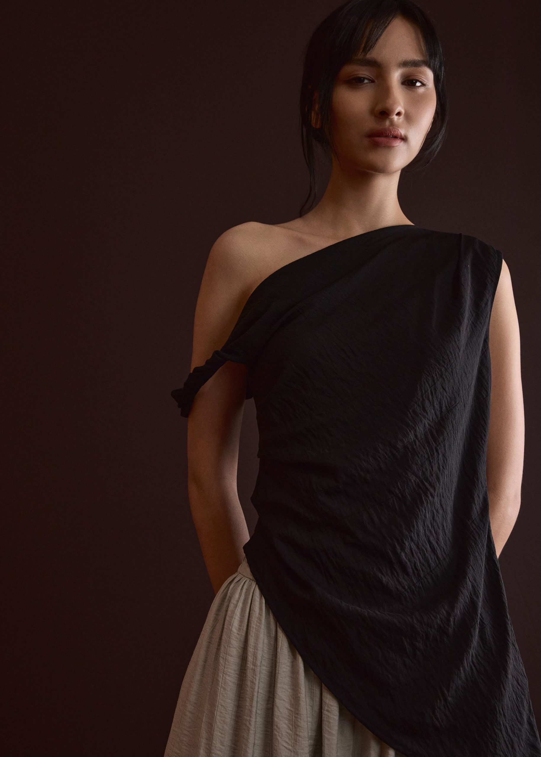 Shoulder Twist Asymmetric Top