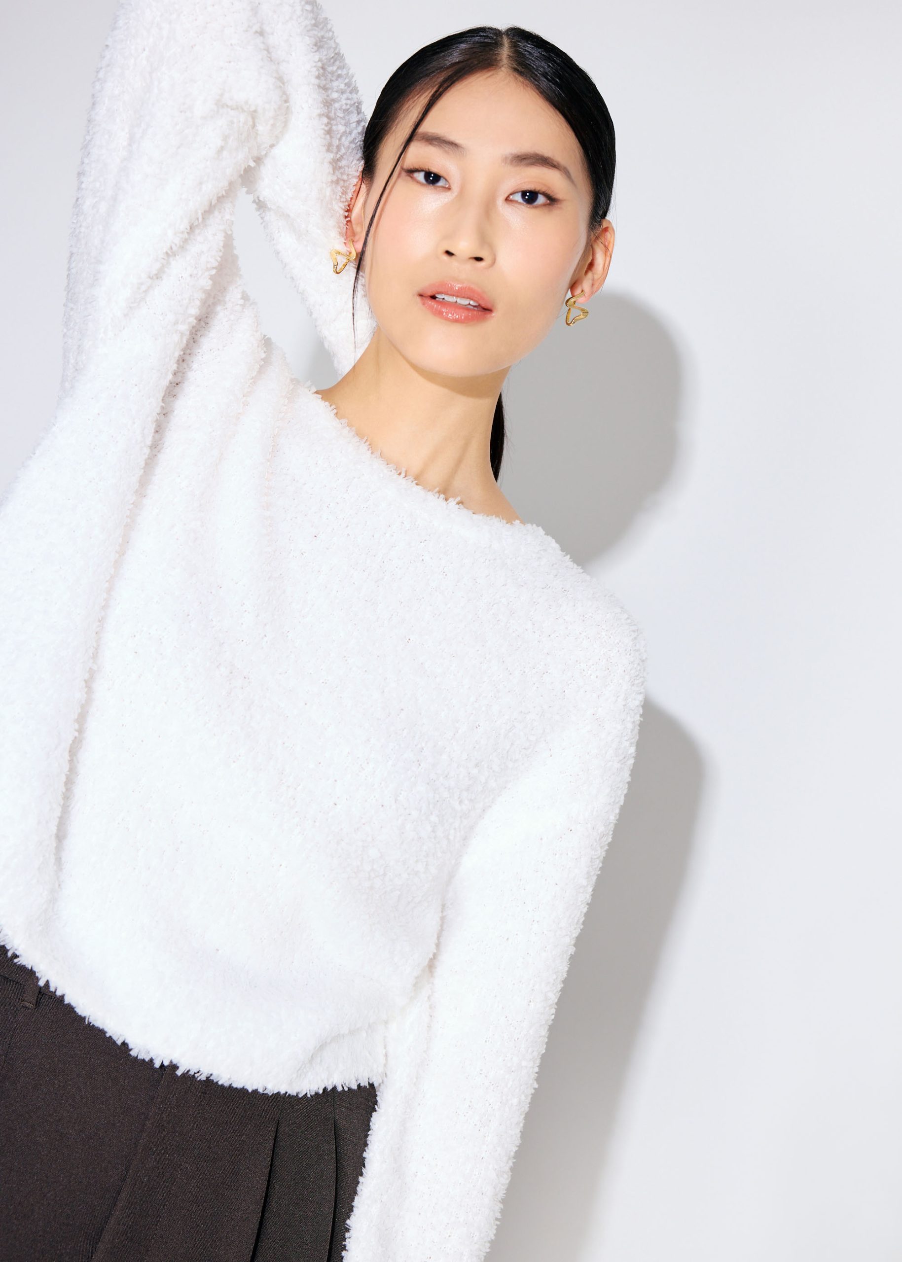 Relaxed Fuzzy Knit Crop Sweater - Image 5