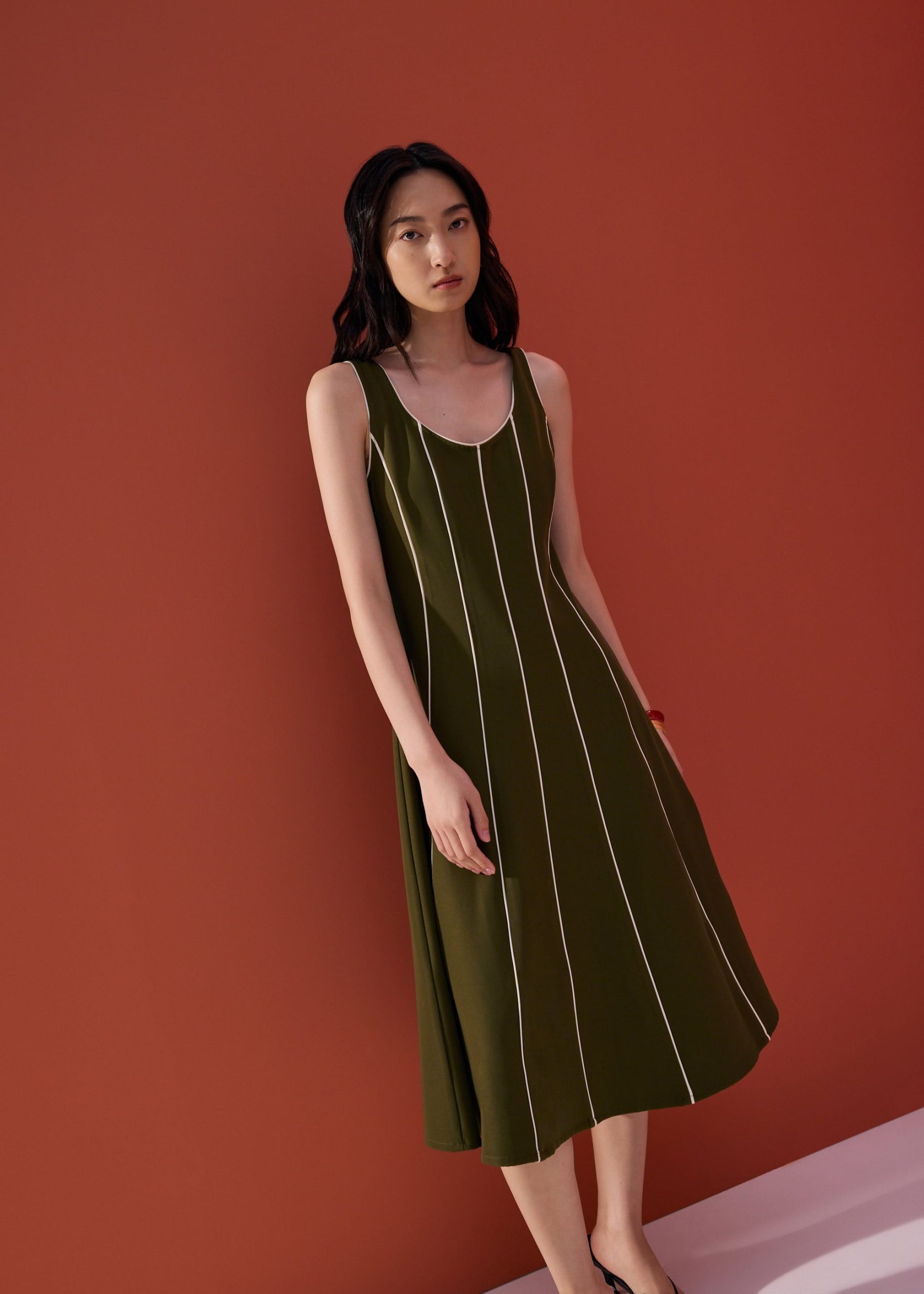 Contrast Colour Panelled V-neck Fit & Flare Midi Dress - Image 9