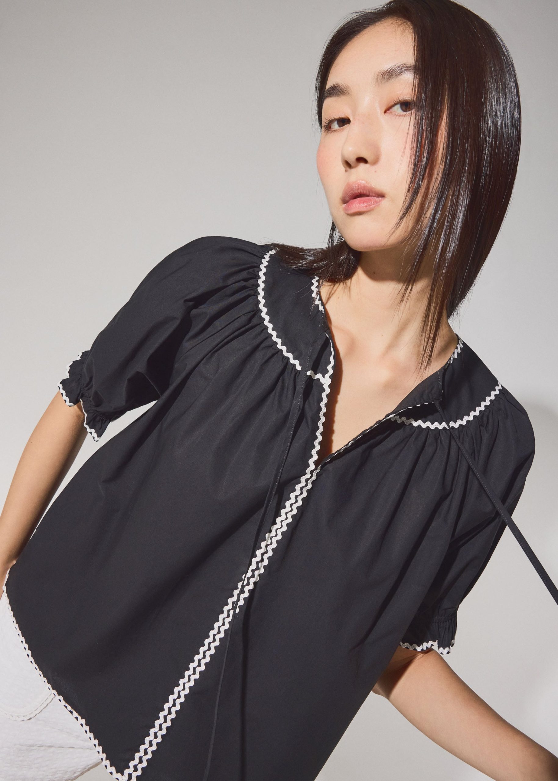 Relaxed Cotton Scallop Trim Puff Sleeve Blouse - Image 2