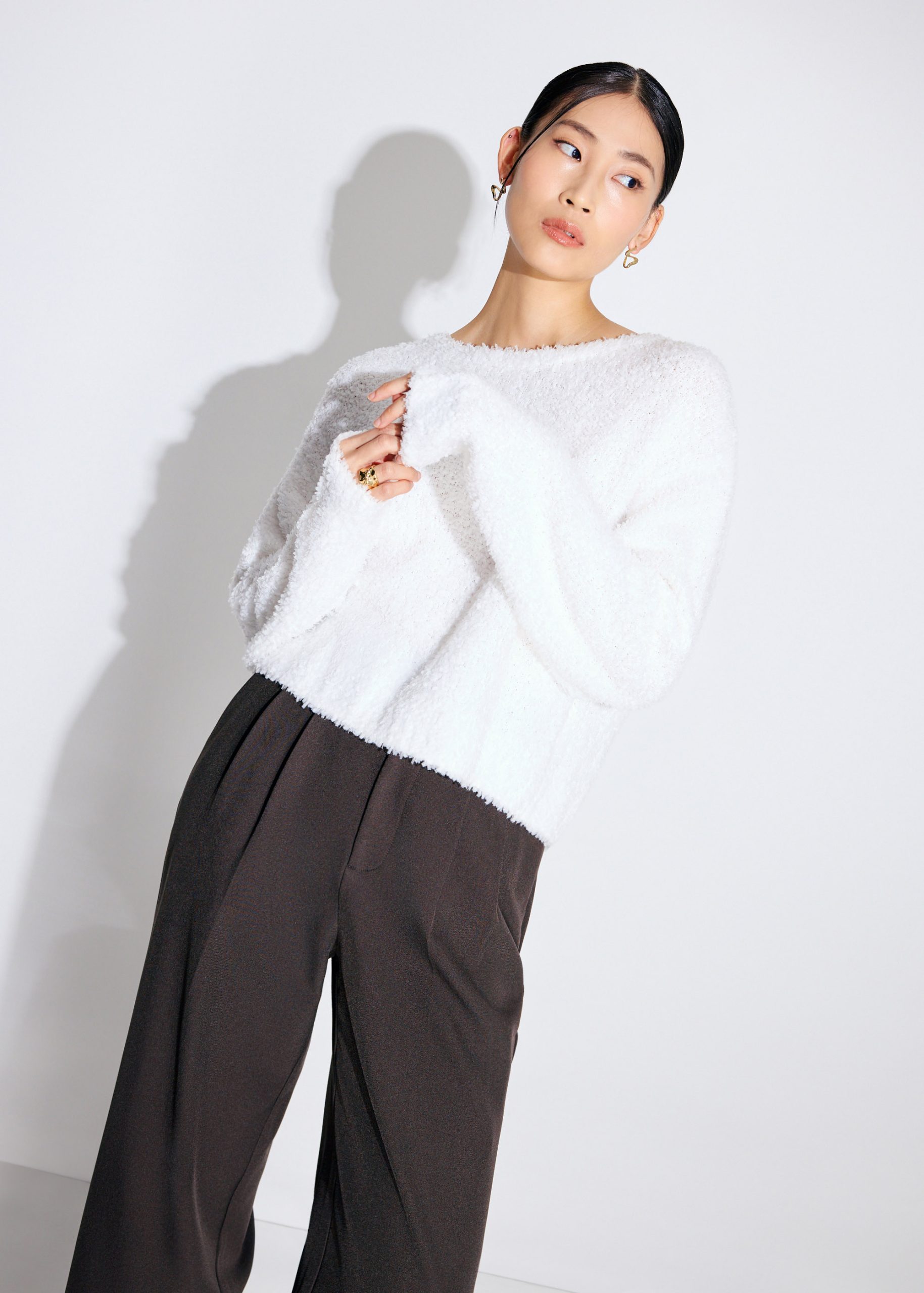 Relaxed Fuzzy Knit Crop Sweater - Image 11