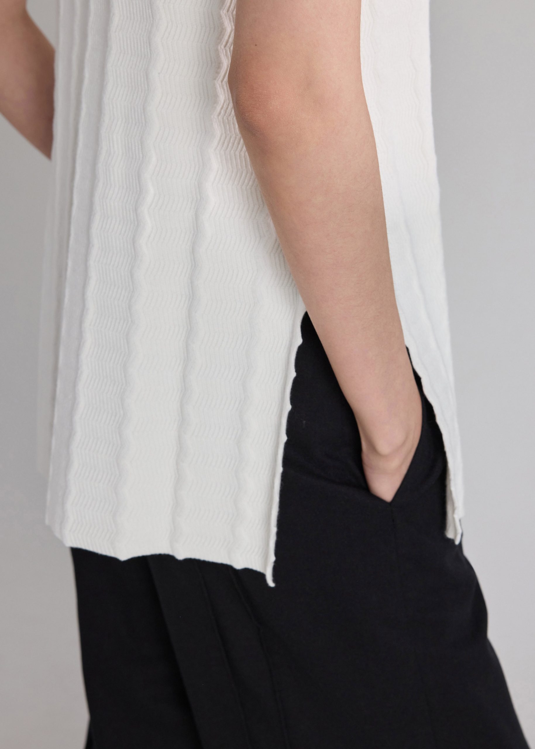 Scallop Edge Textured Knit Tunic Top - Image 10