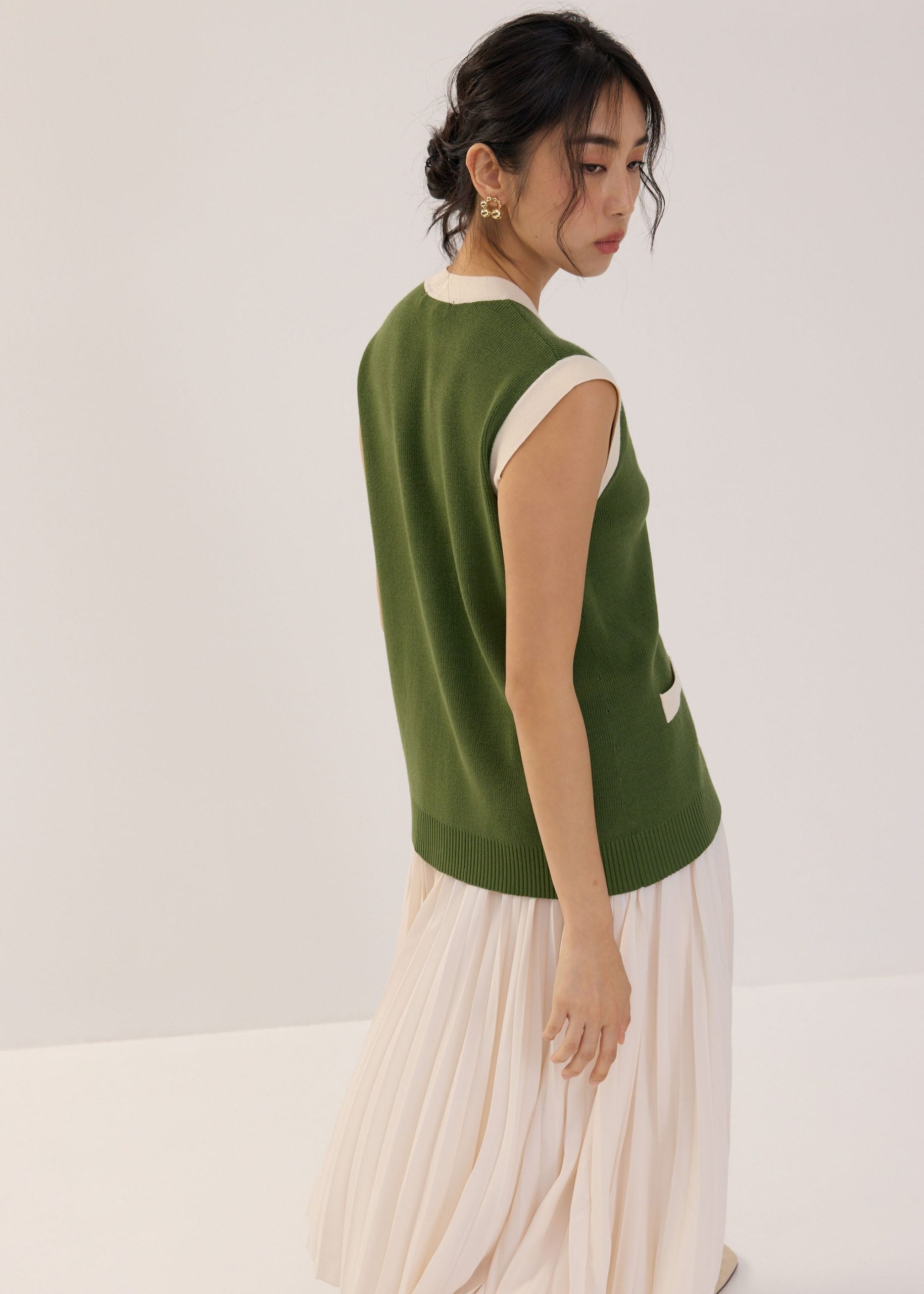 Relaxed Contrast Knit Vest - Image 8