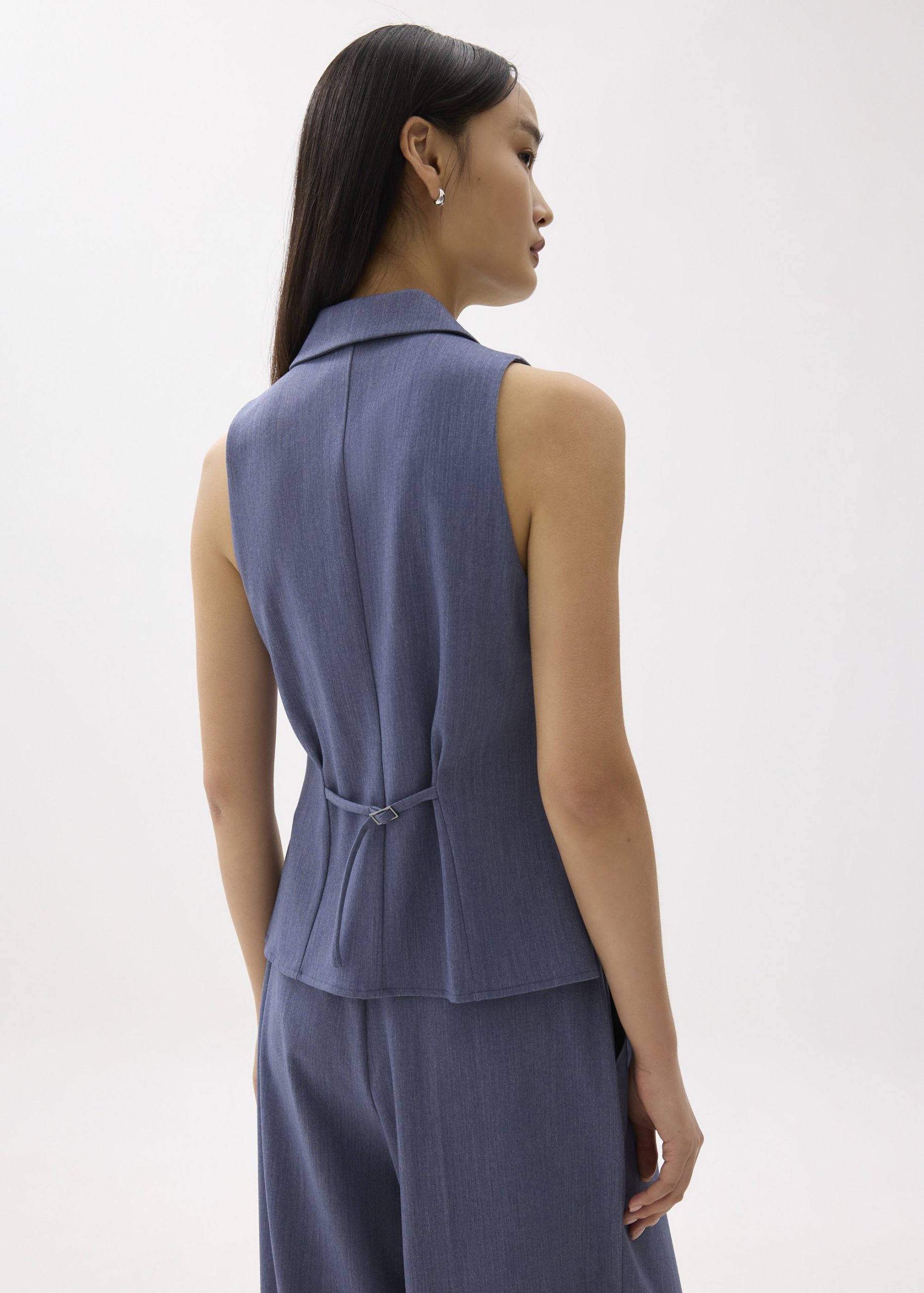 Juni Sleeveless Blazer Top - Image 19