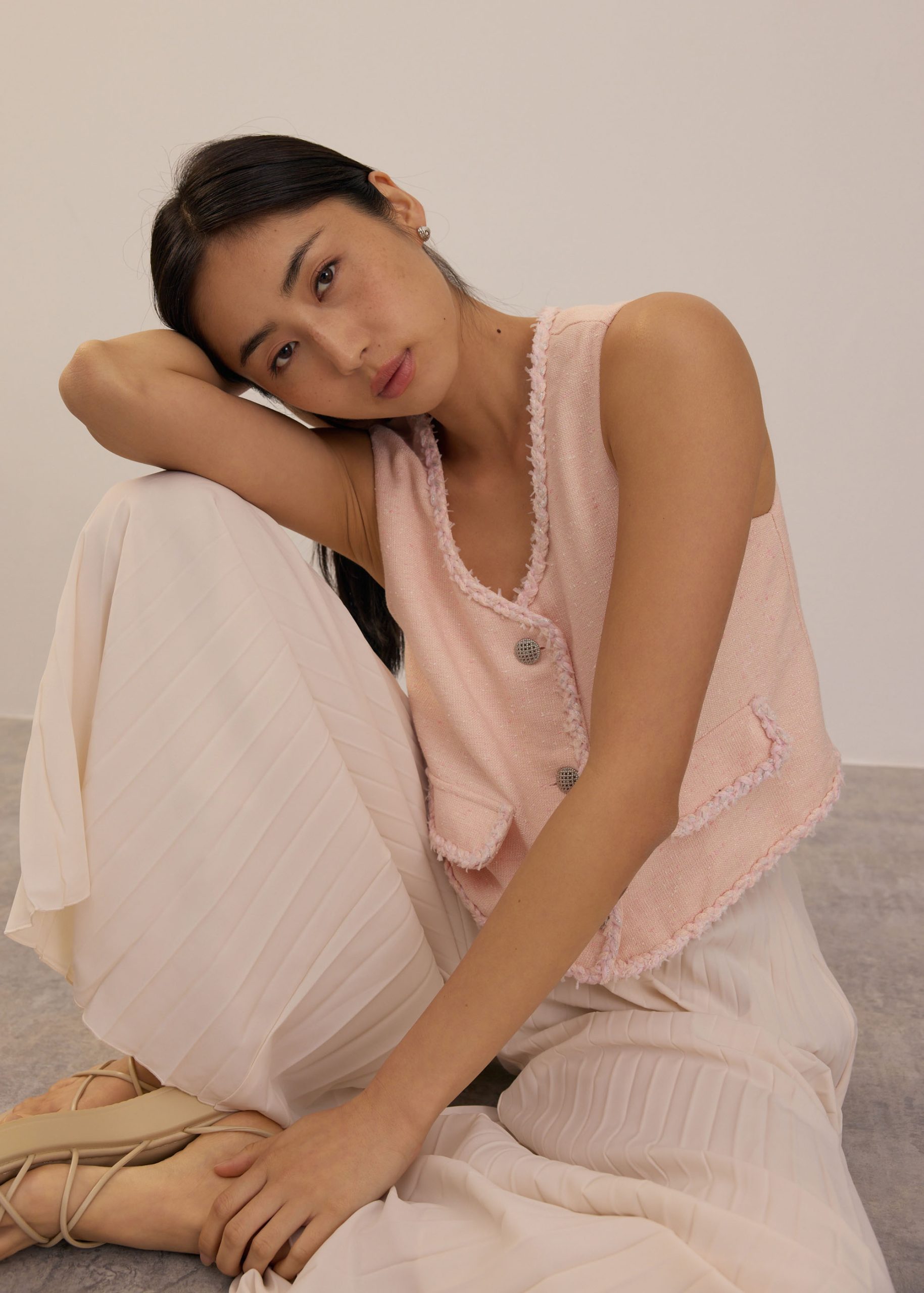 Tweed V-Neck Boxy Crop Vest - Image 16