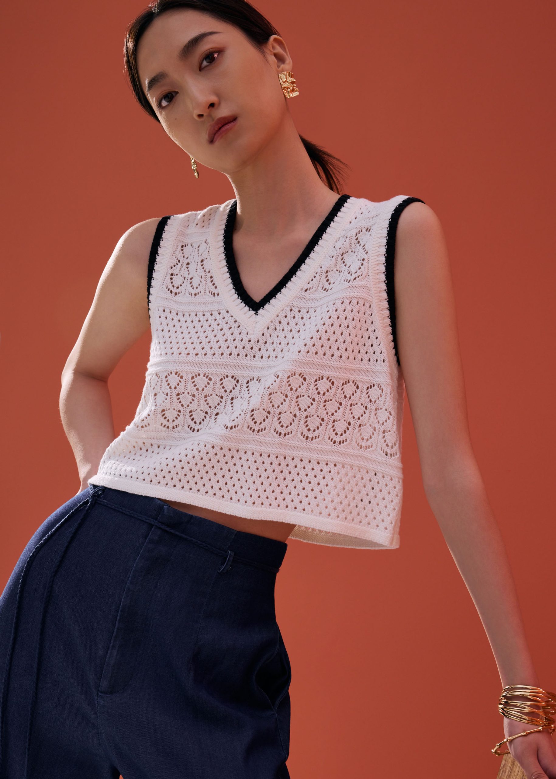 Pointelle Contrast Knit V-neck Crop Shell Top - Image 8