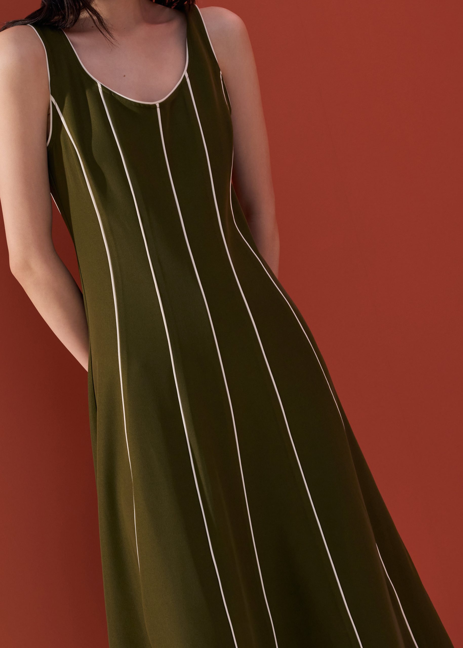 Contrast Colour Panelled V-neck Fit & Flare Midi Dress - Image 12