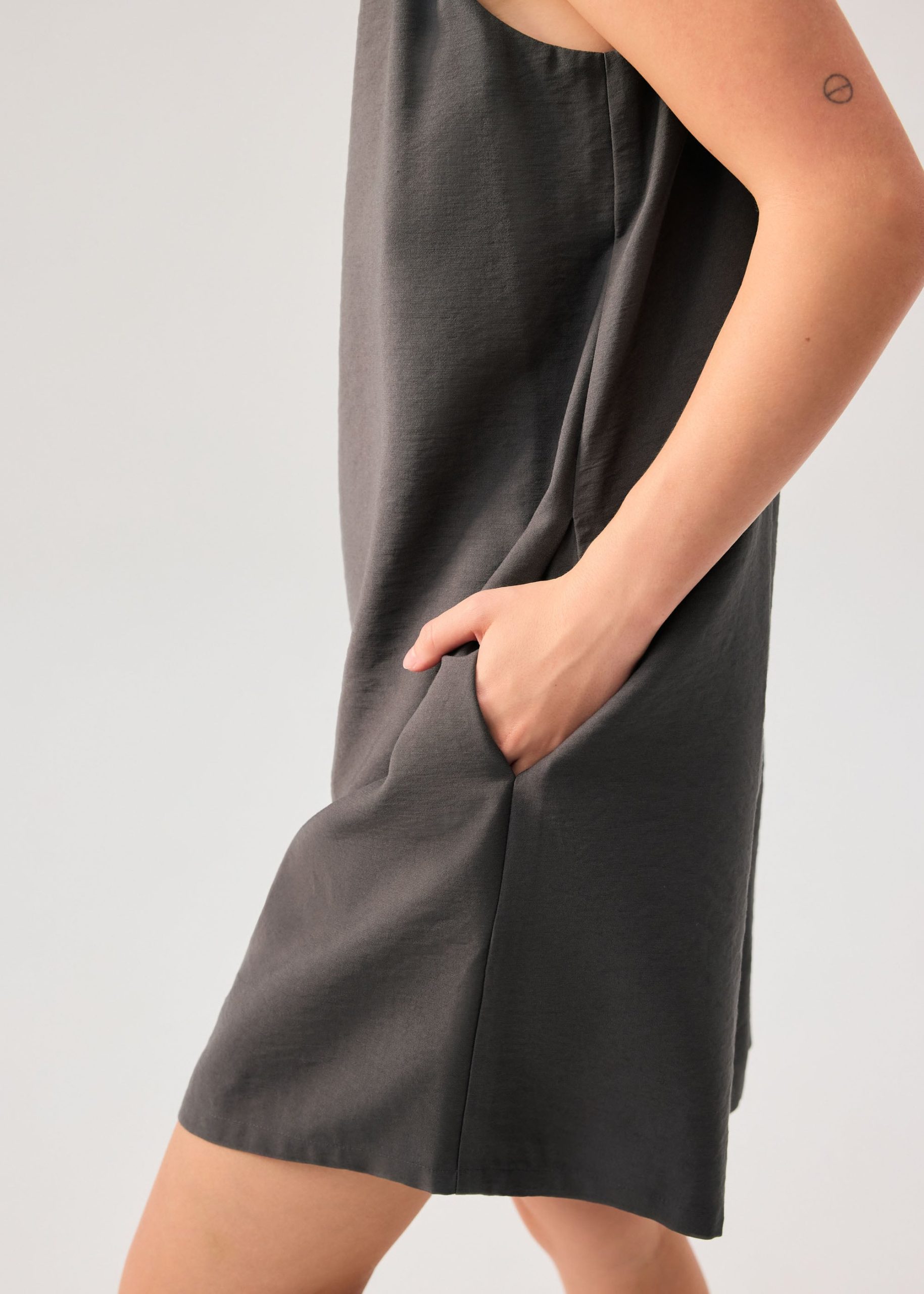 Relaxed Twisted Shoulder Boat Neck Romper - Image 9