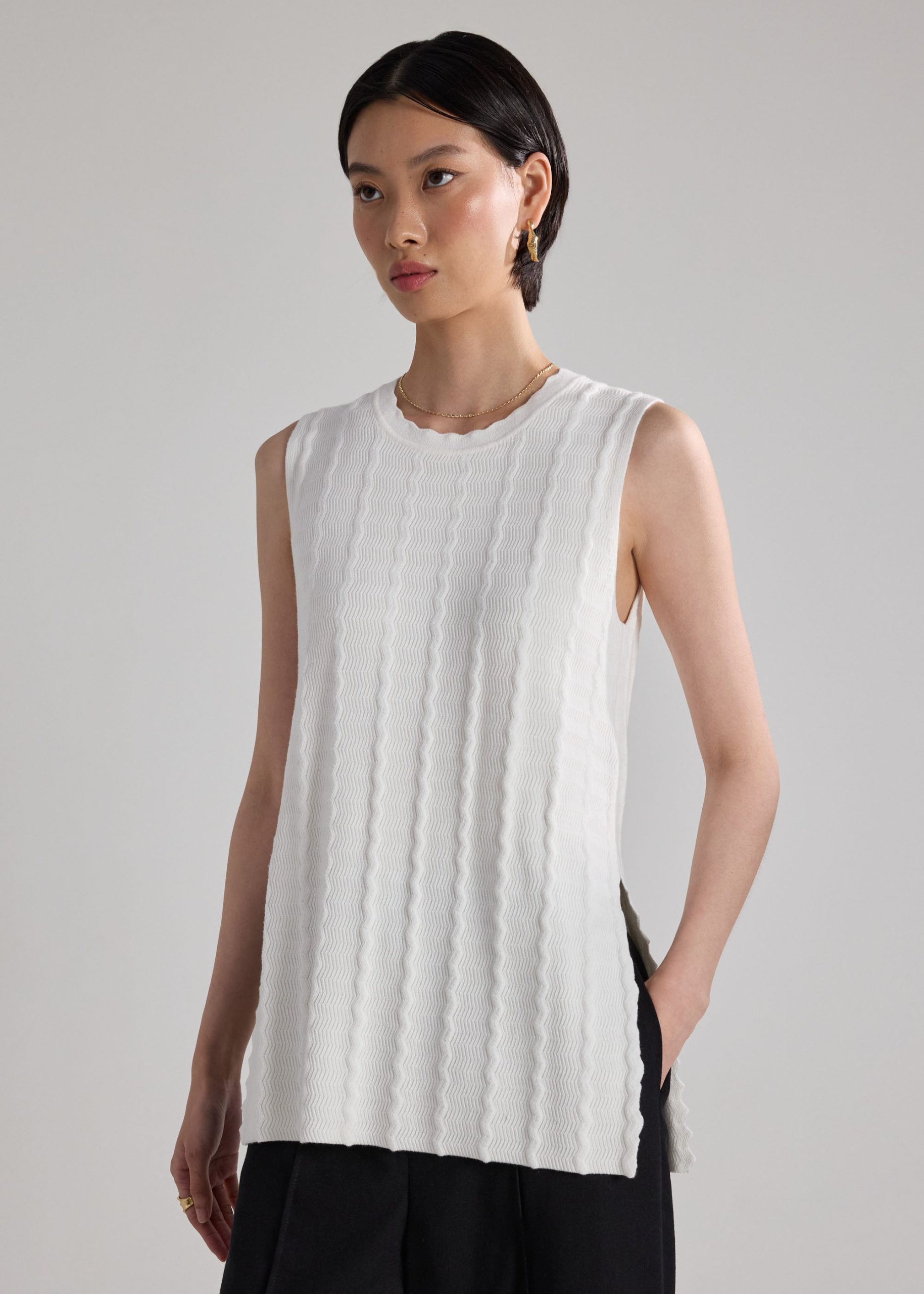 Scallop Edge Textured Knit Tunic Top - Image 8