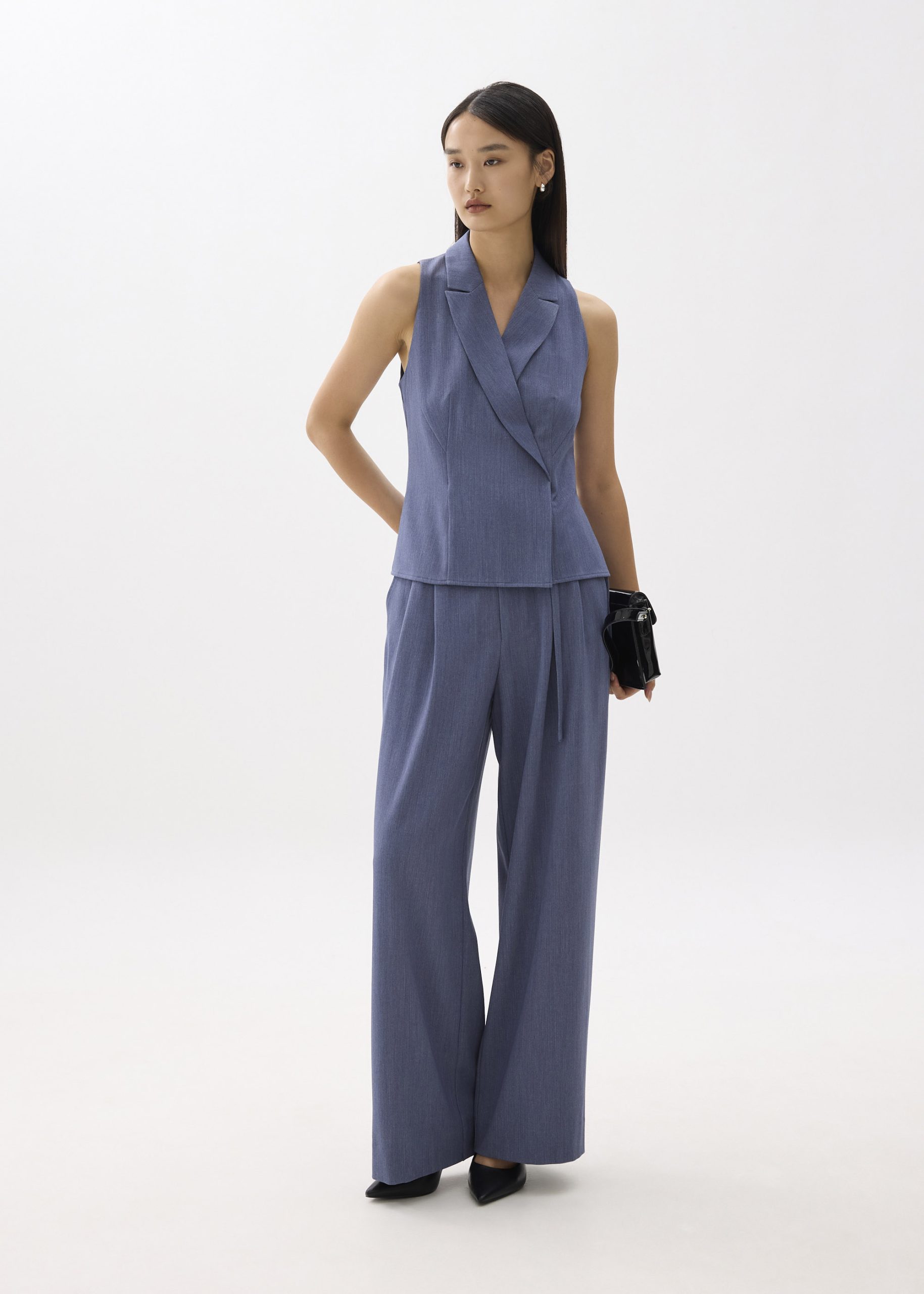 Juni Sleeveless Blazer Top - Image 18