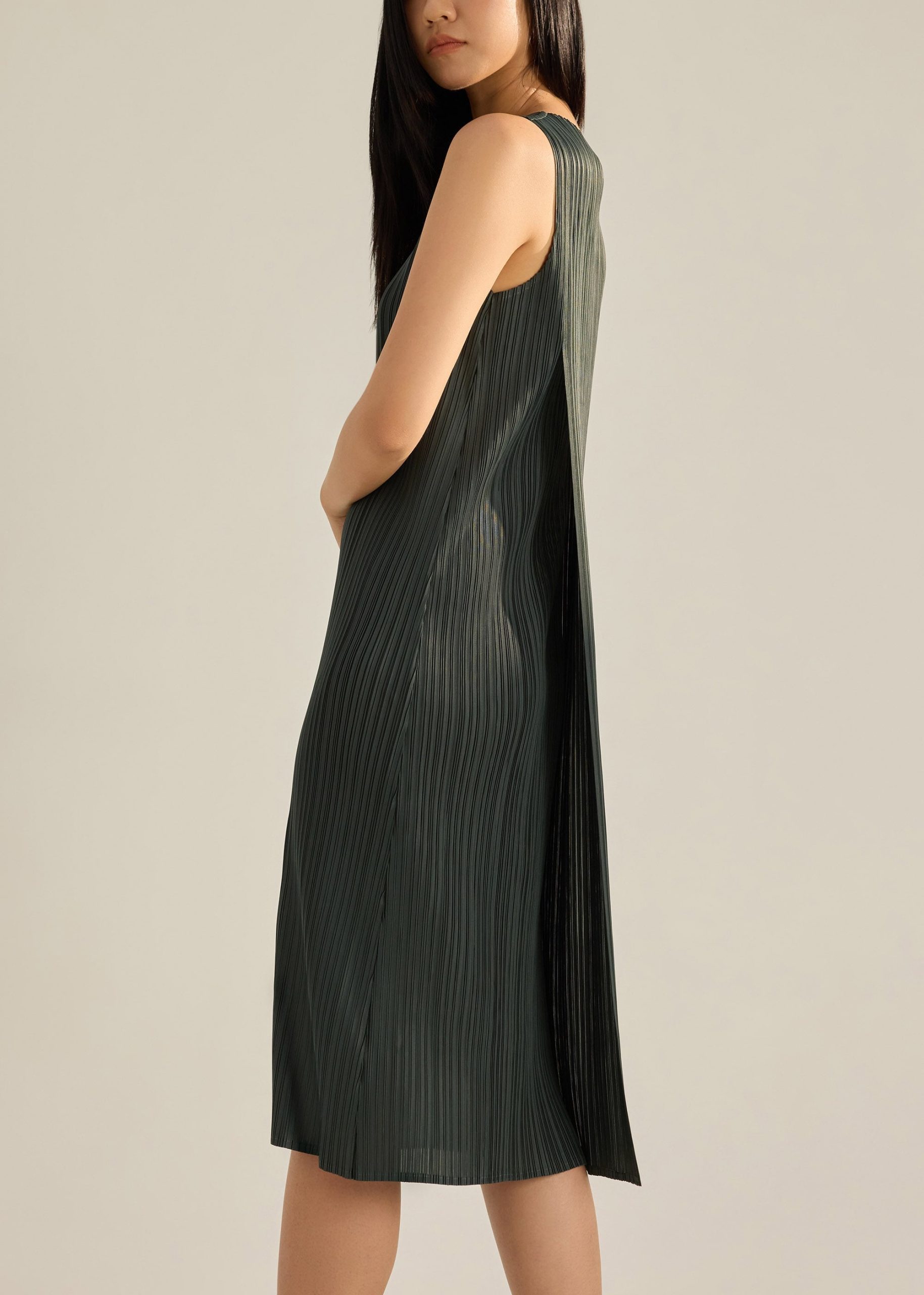 Rumi Plissé Column Dress - Image 15
