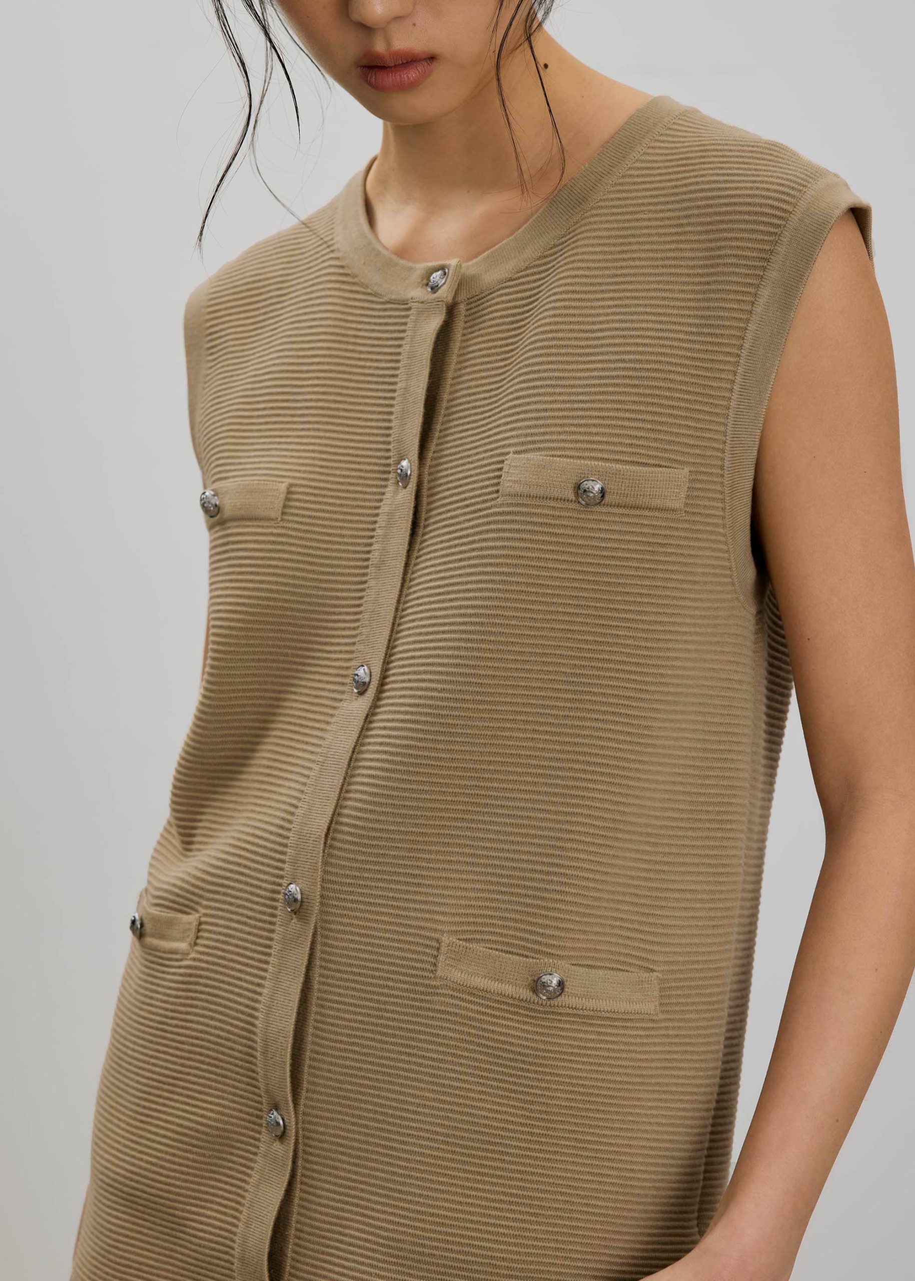 Yun Boxy Knit Vest - Image 10