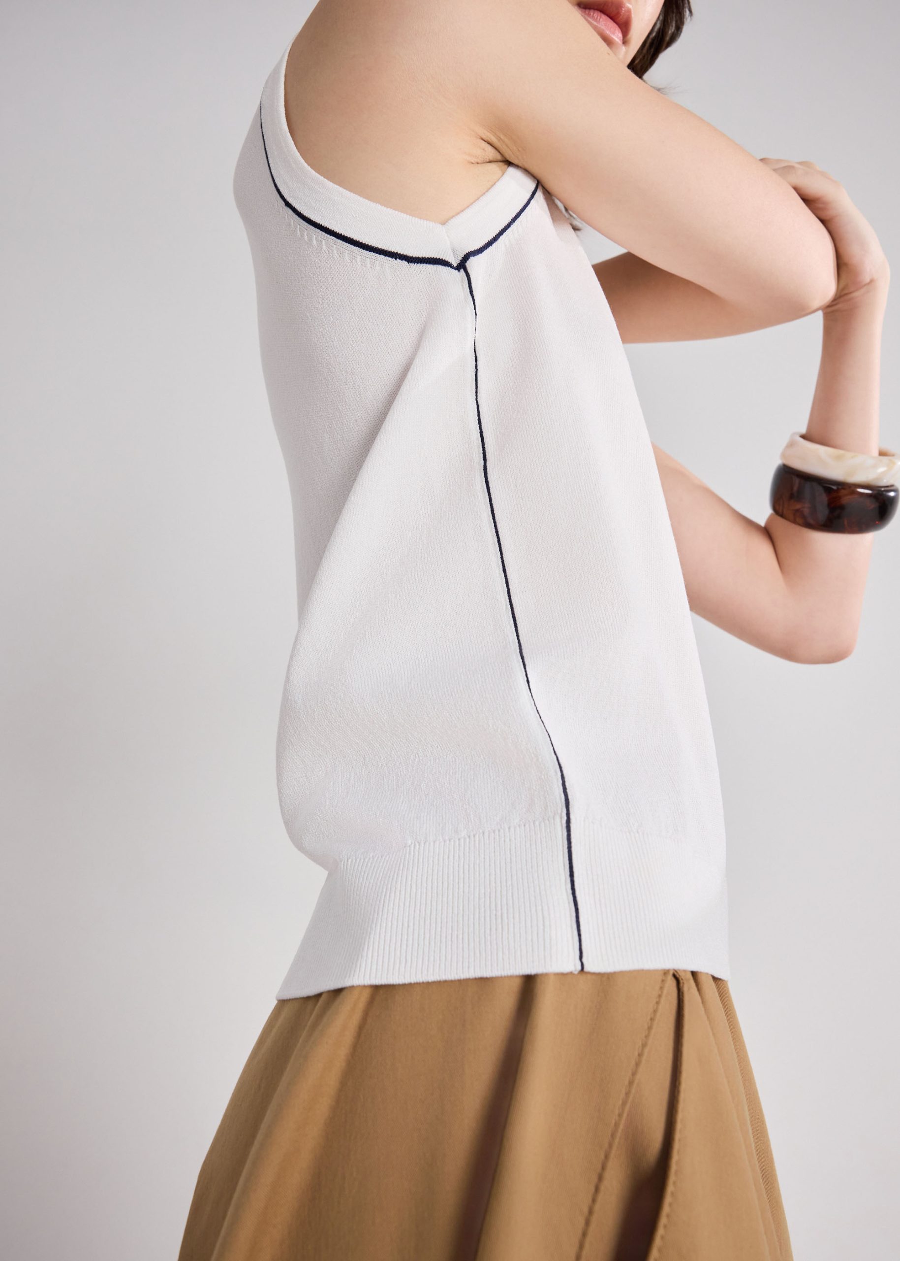 Maris Contrast Knit Round Neck Tank - Image 5
