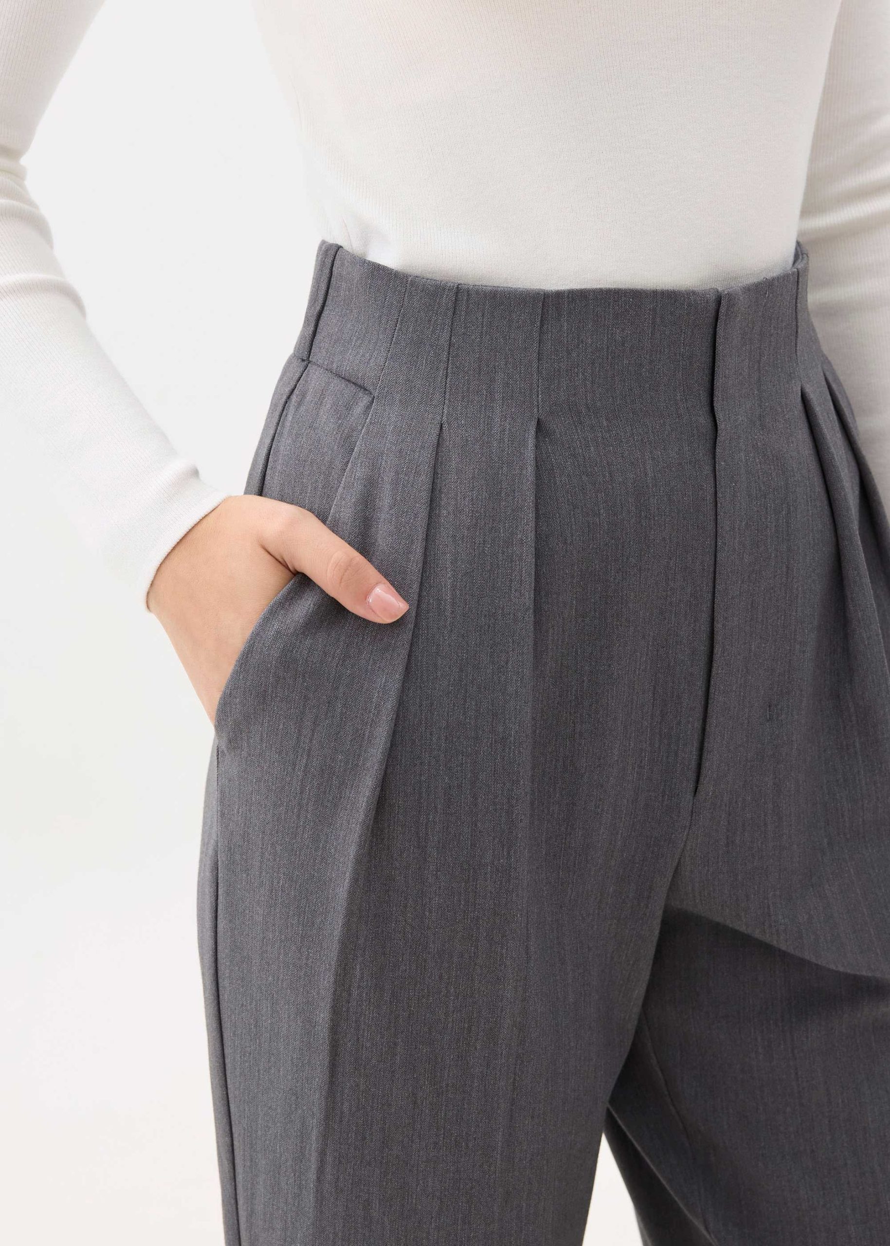 Mika Elastic Pleated Peg Leg Pants - Image 8