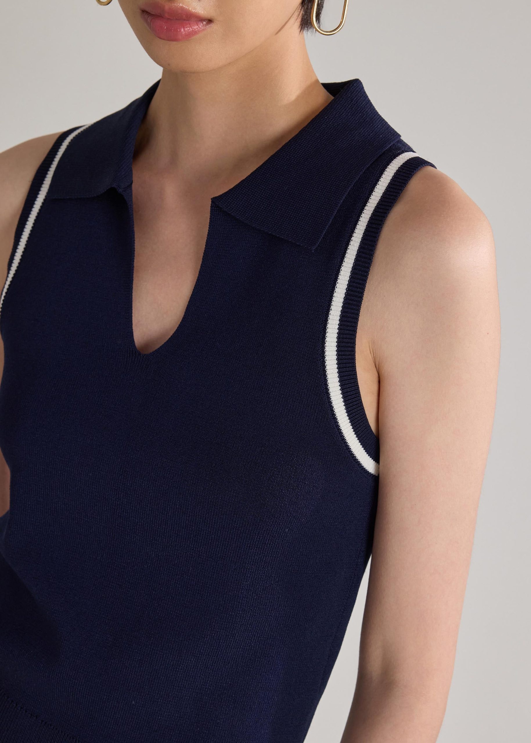 Rora Contrast Knit Polo Top - Image 7