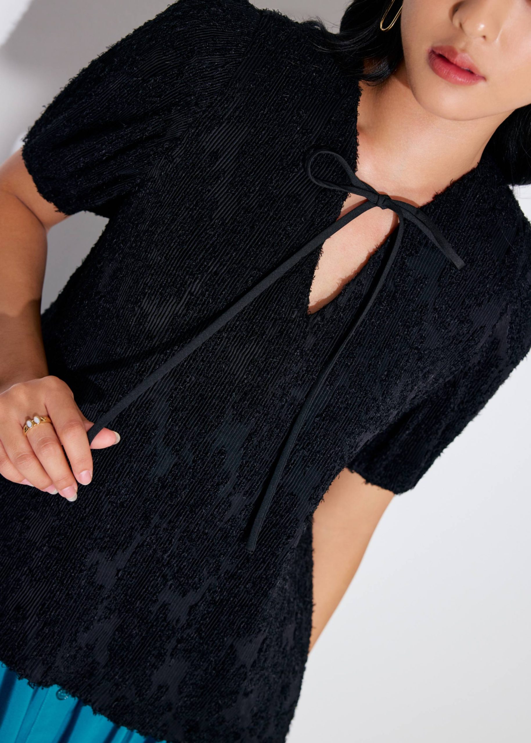 Textured Plisse Front Tie Puff Sleeve Shell Top - Image 8