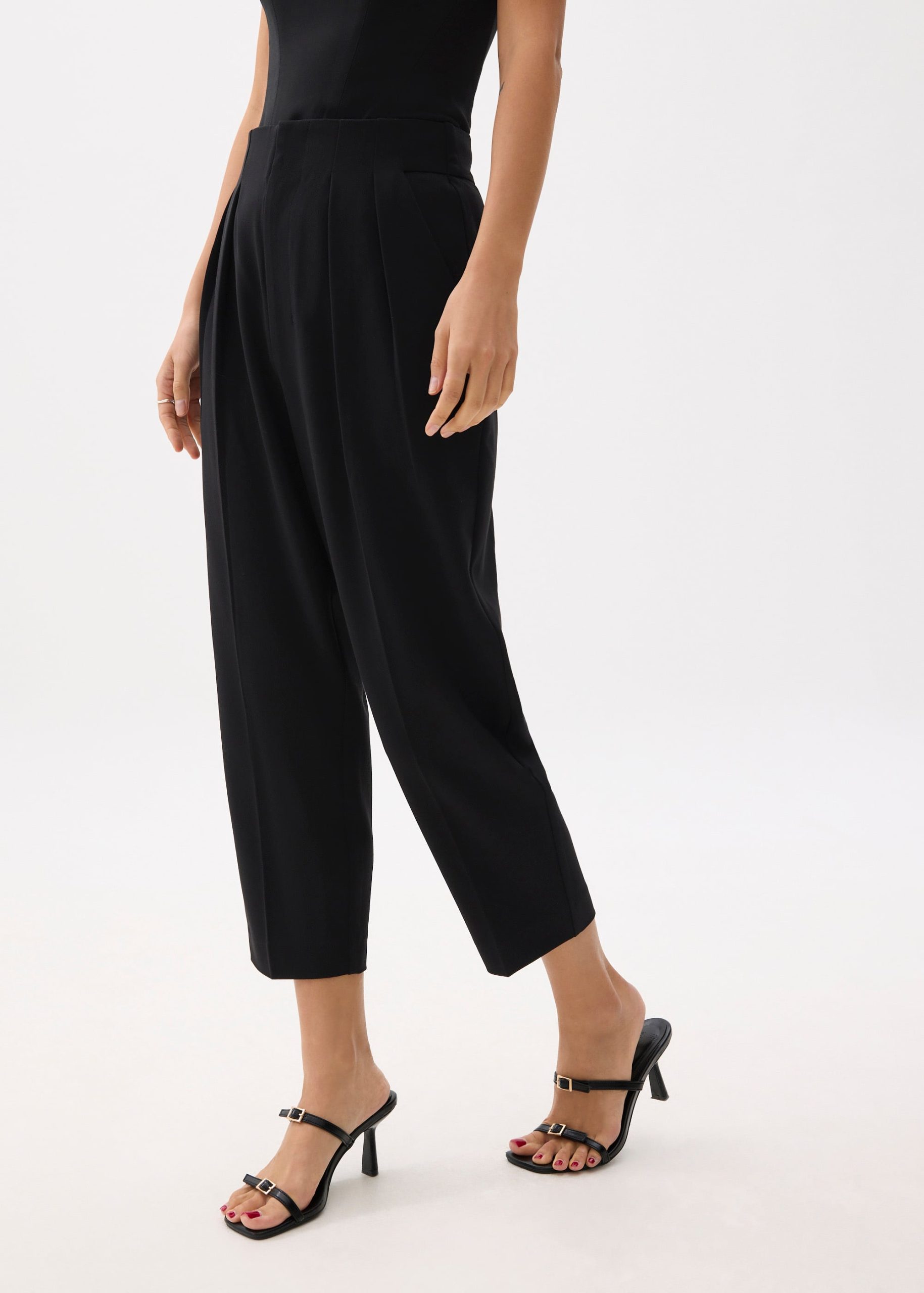 Mika Elastic Pleated Peg Leg Pants