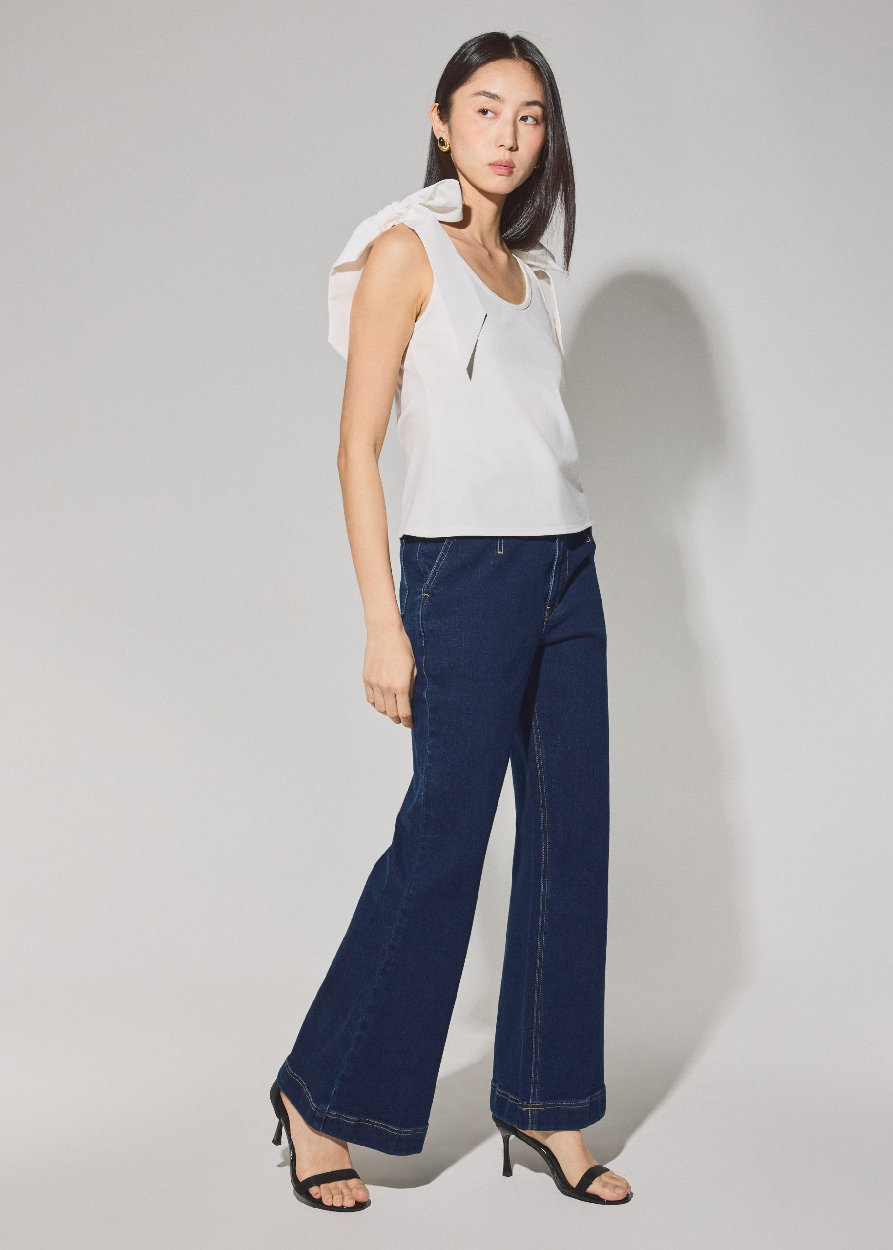 Ribbon Tie Scoop Neck Fitted Top - Image 10