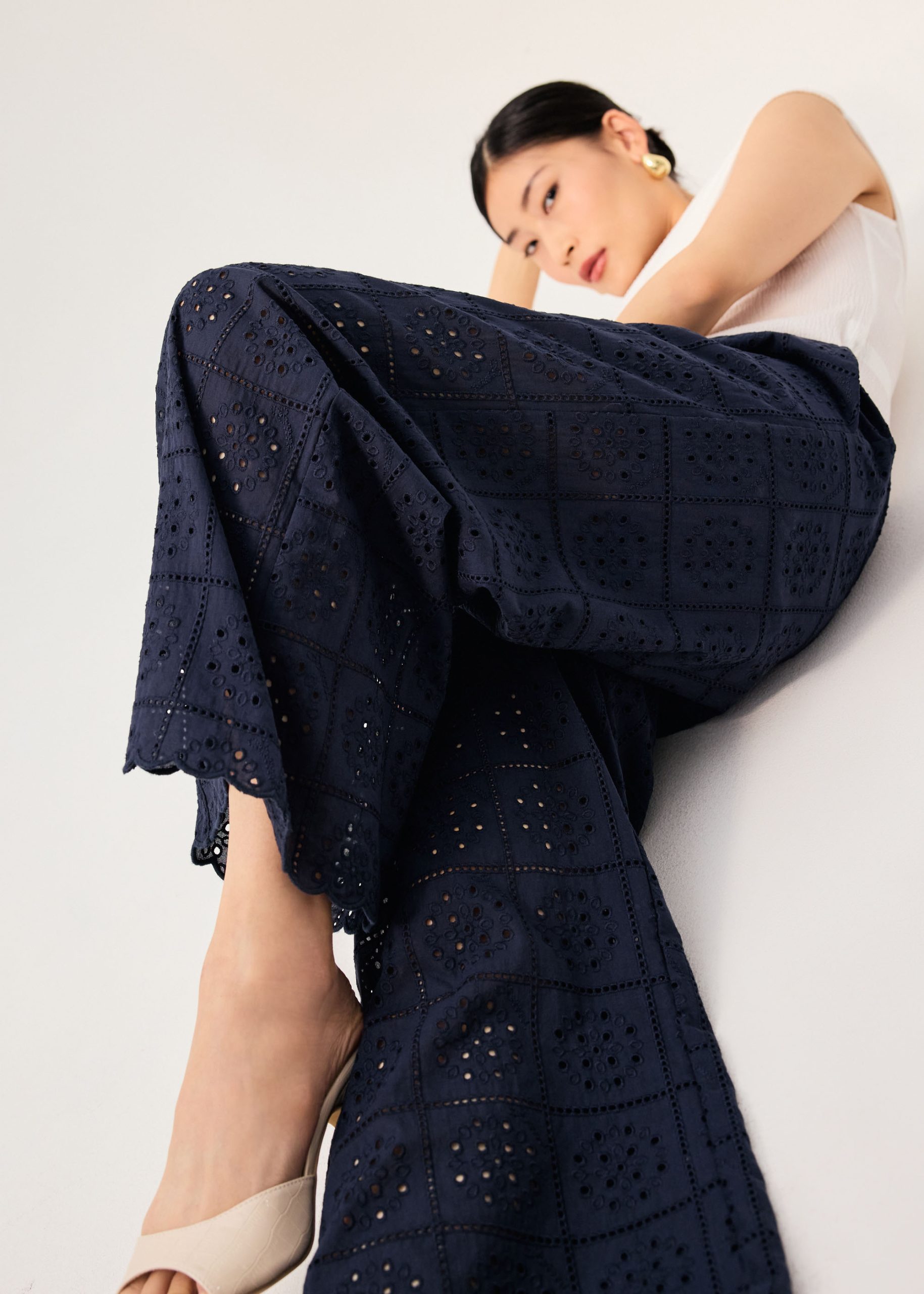 Elastic Cotton Broderie Mid Waist Straight Leg Pants - Image 10