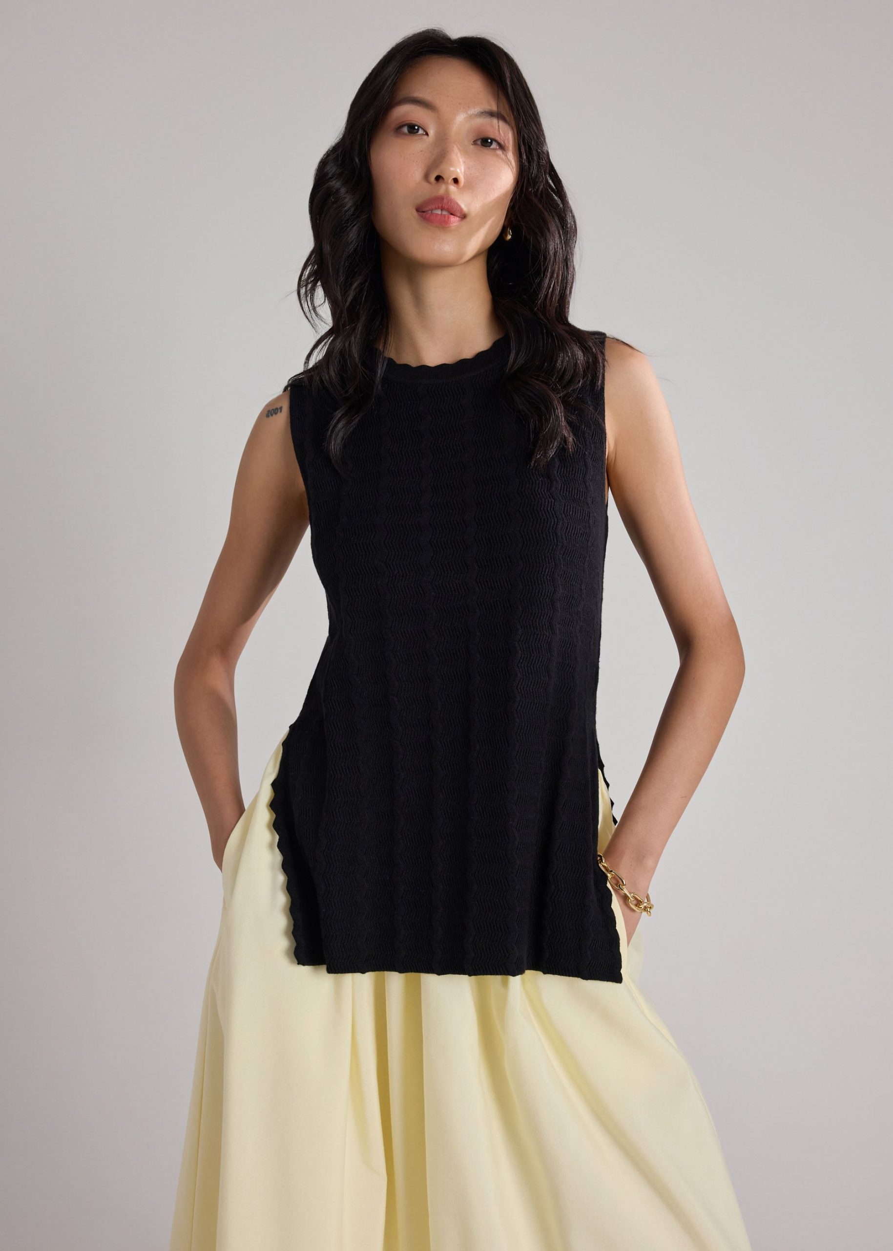 Scallop Edge Textured Knit Tunic Top - Image 3