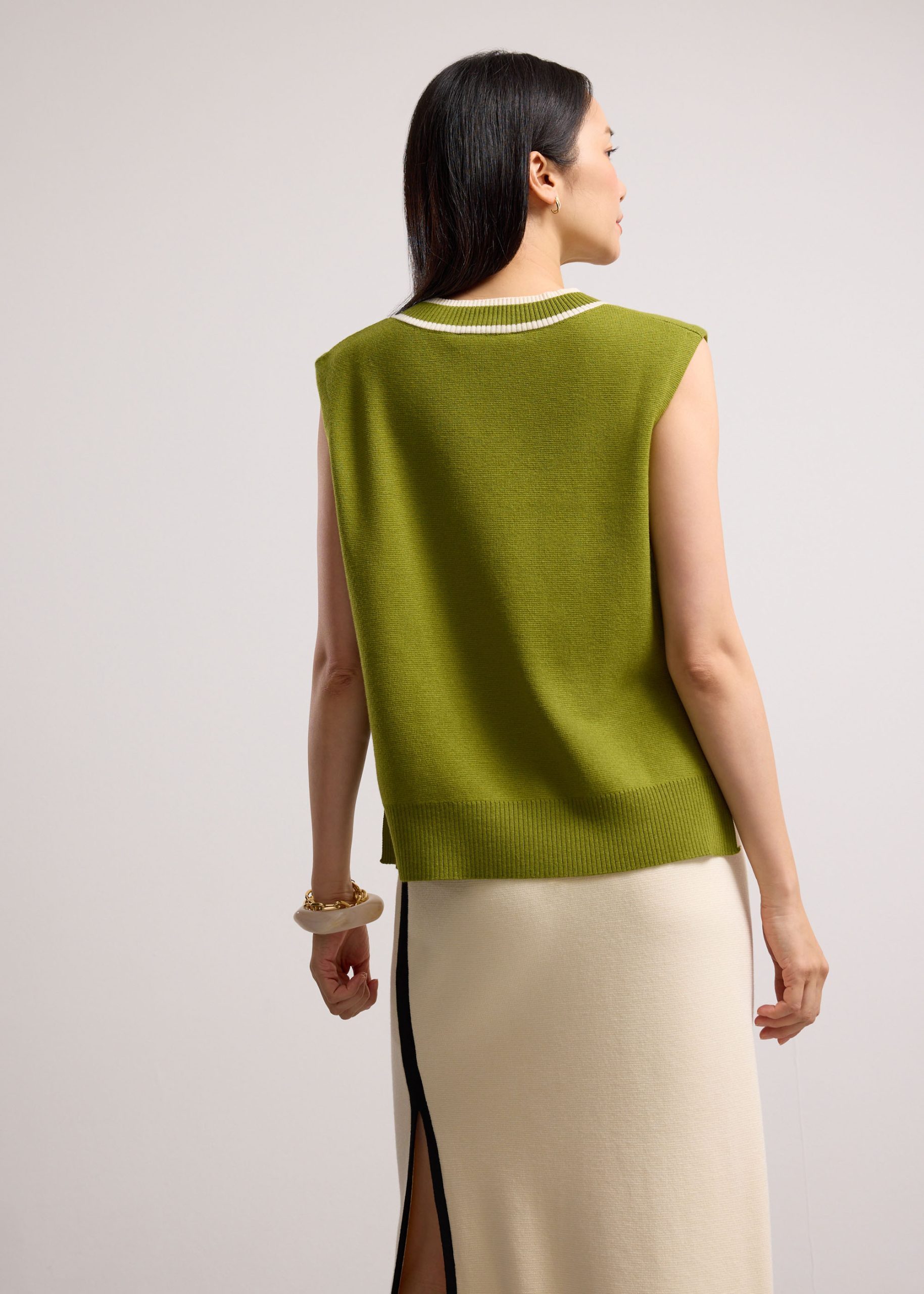 Relaxed Knit V-neck Crop Shell Top - Image 13