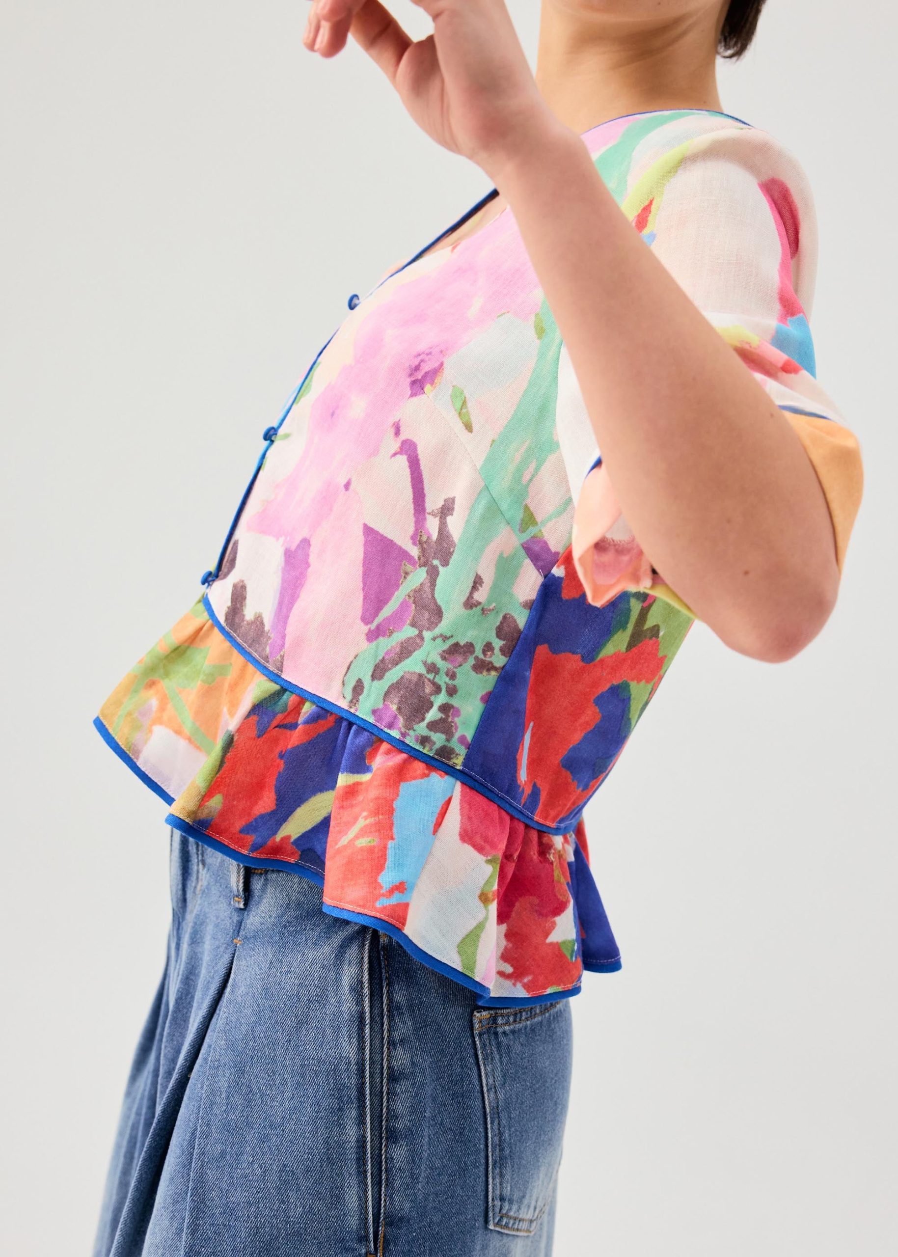 V-neck Boxy Peplum Top in Vivid Blooms - Image 7