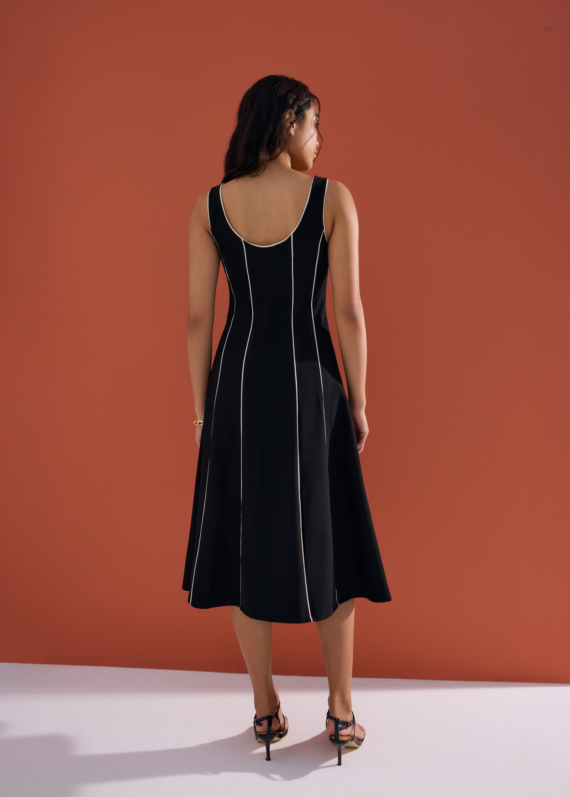 Contrast Colour Panelled V-neck Fit & Flare Midi Dress - Image 5