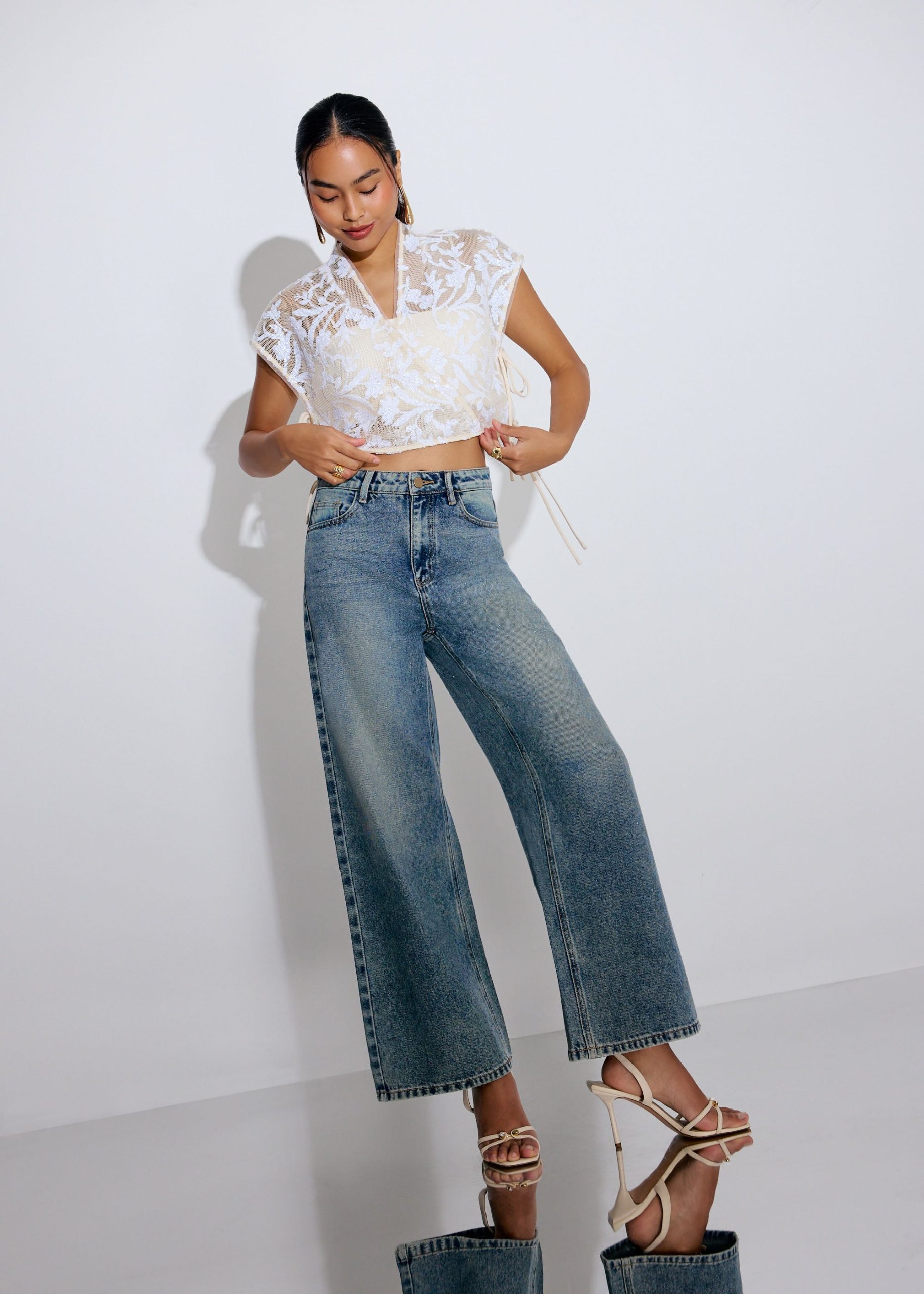 Relaxed Floral Sequin V-Neck Crop Top - Image 7
