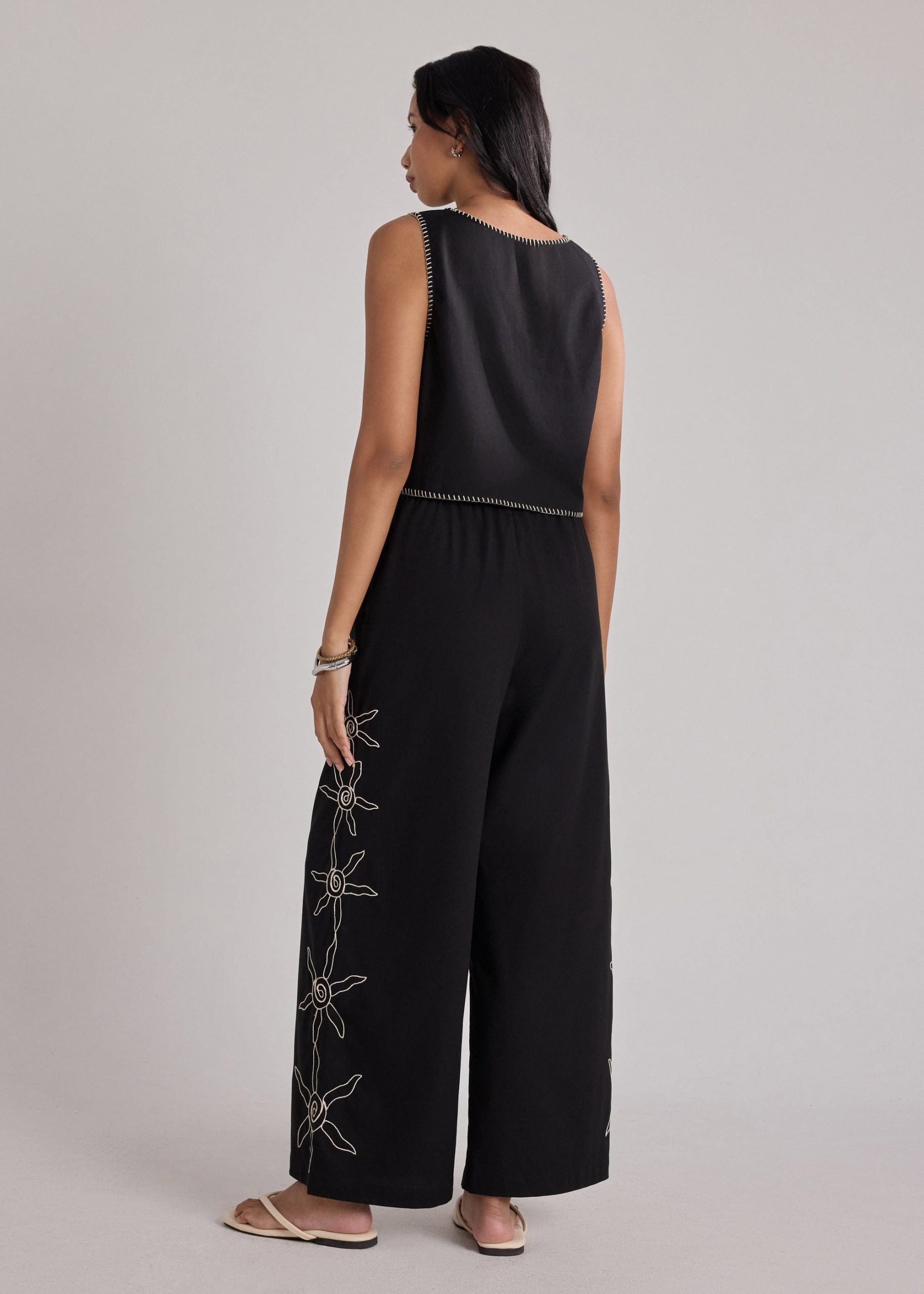 Blanket Stitch Ribbon Tie Top in Coastal Charm Embroidery - Image 3