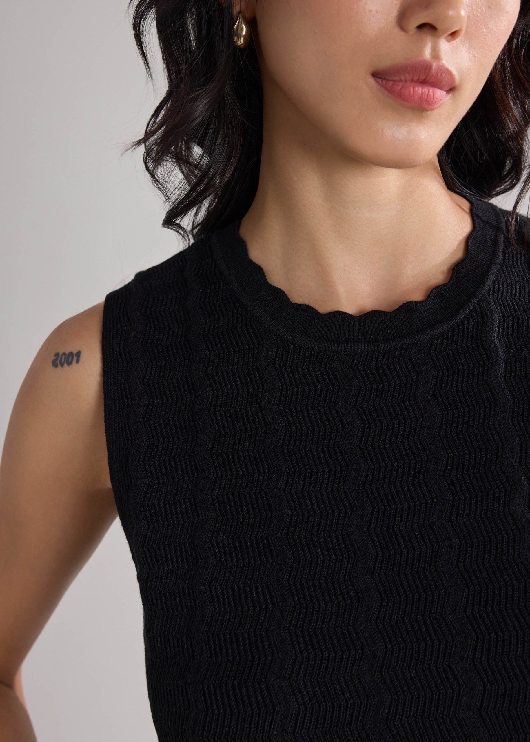 Scallop Edge Textured Knit Tunic Top - Image 6