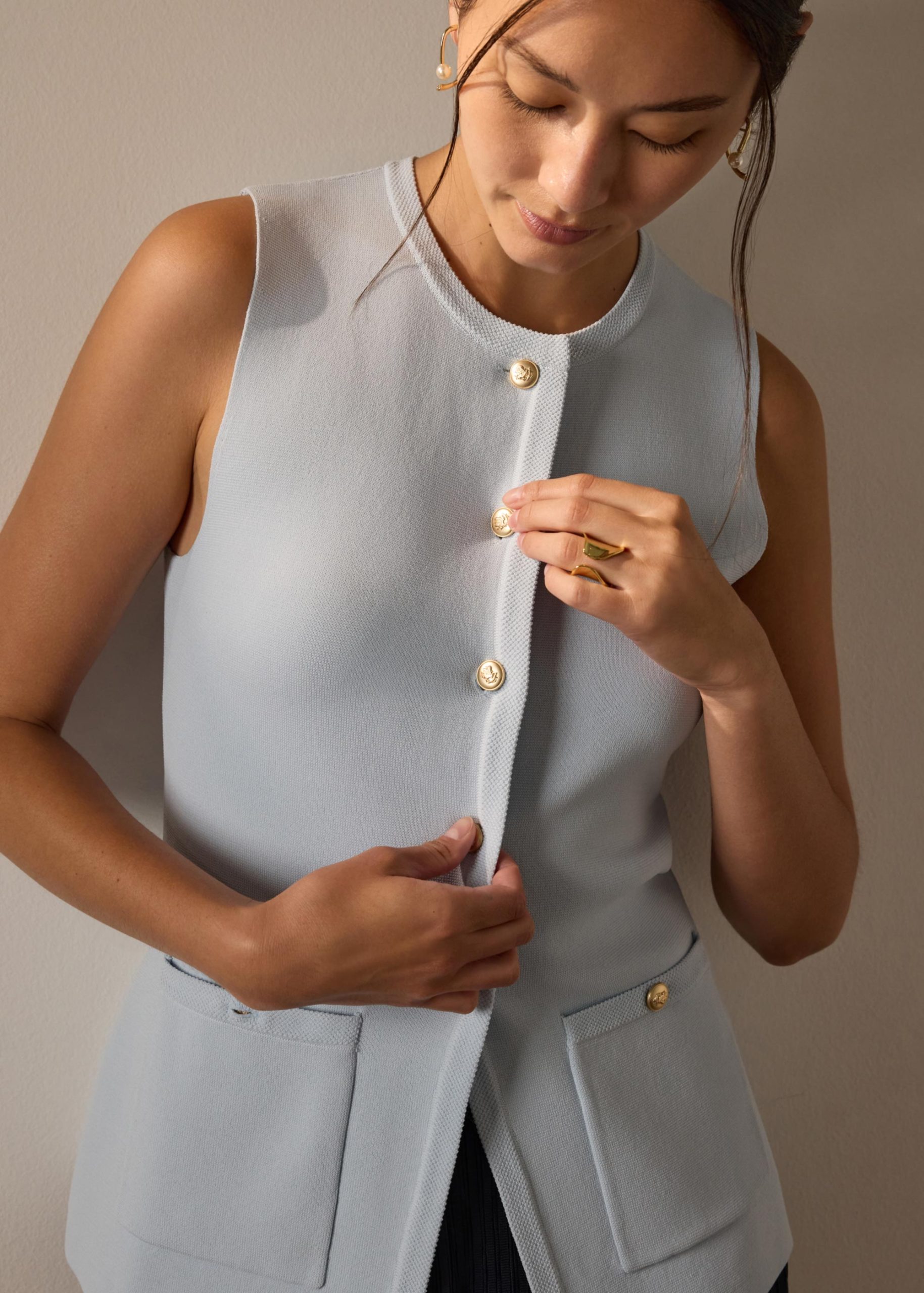 Ayami Knit Fitted Vest - Image 15