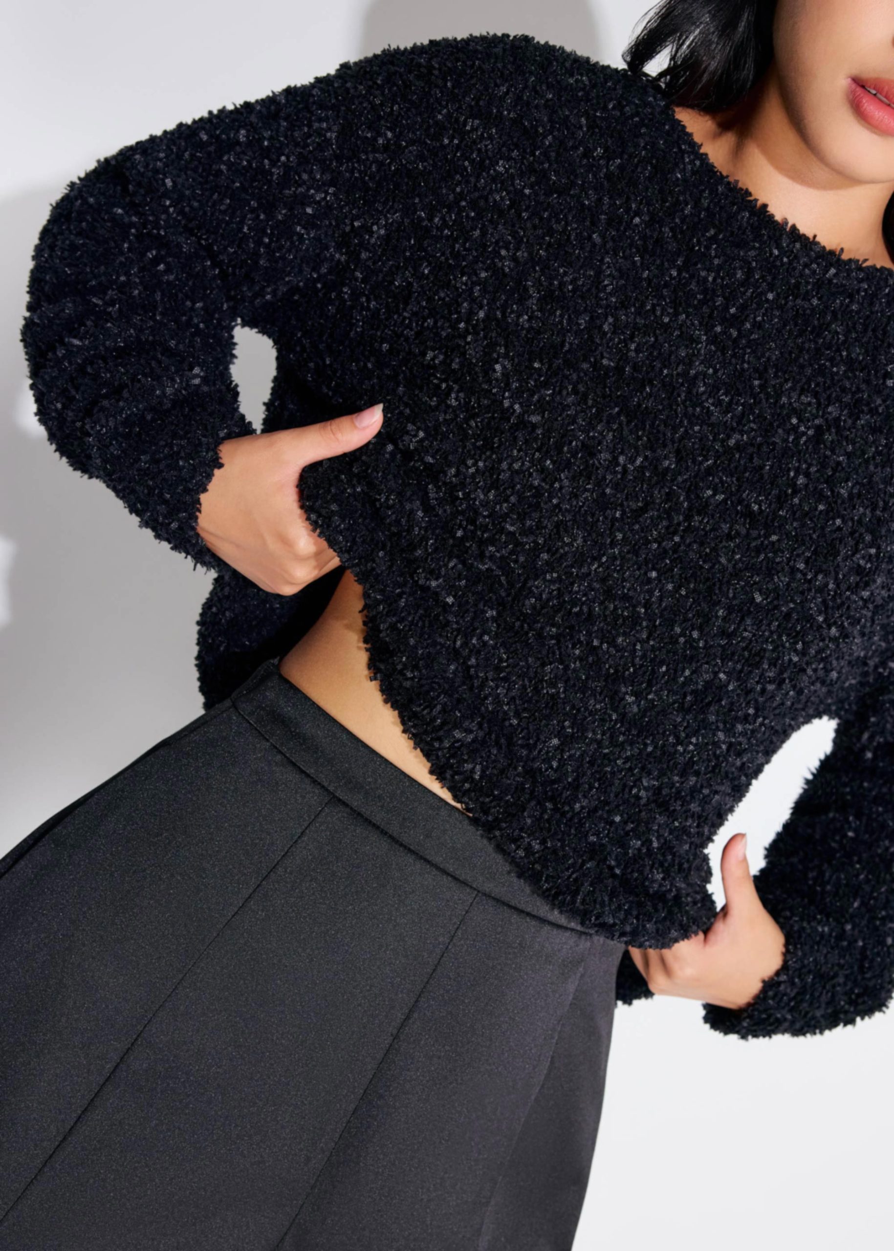 Relaxed Fuzzy Knit Crop Sweater - Image 4
